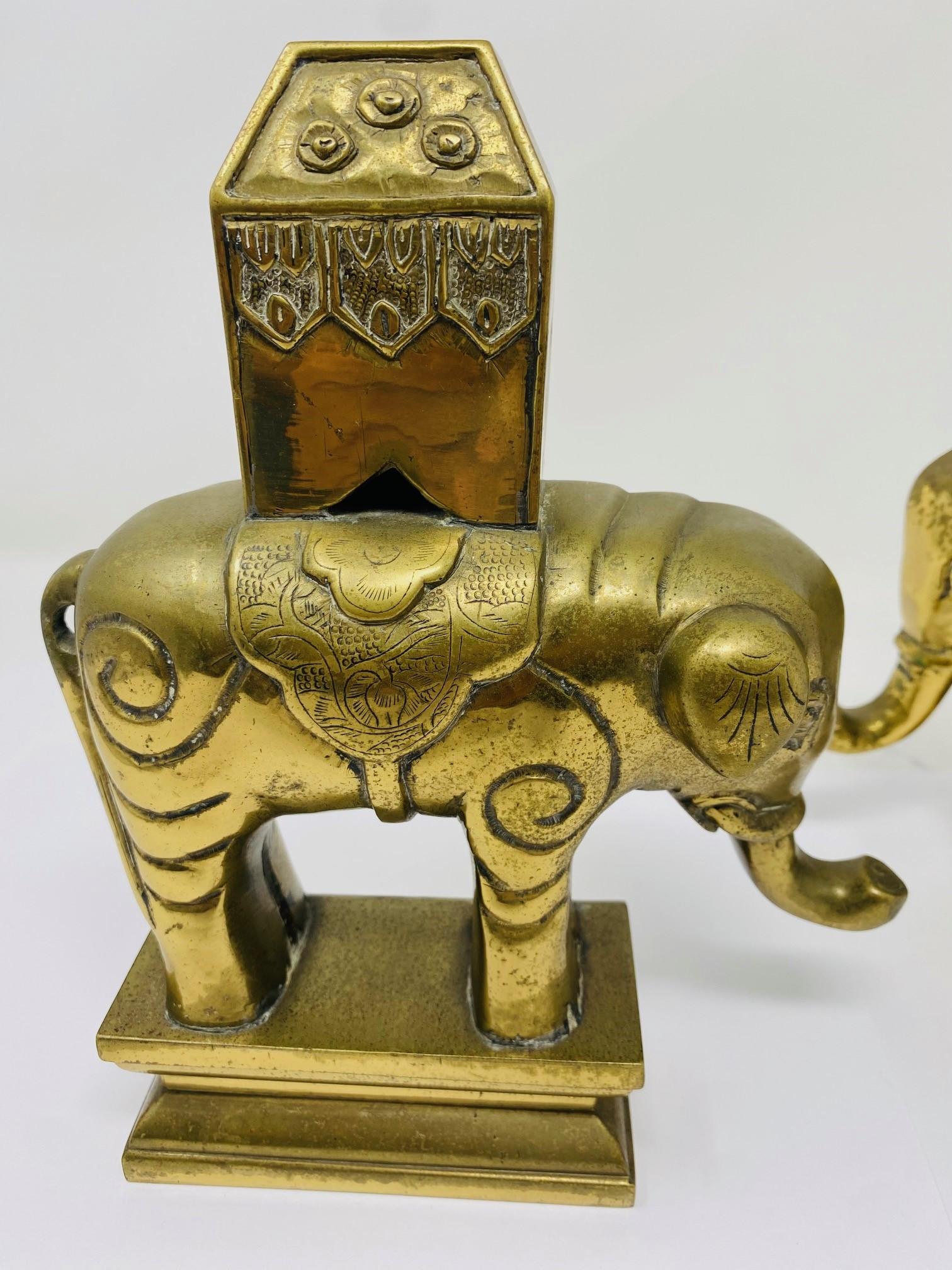 Milieu du XXe siècle Vintage 1940s Paire de serre-livres éléphants sculpturaux en laiton massif en vente