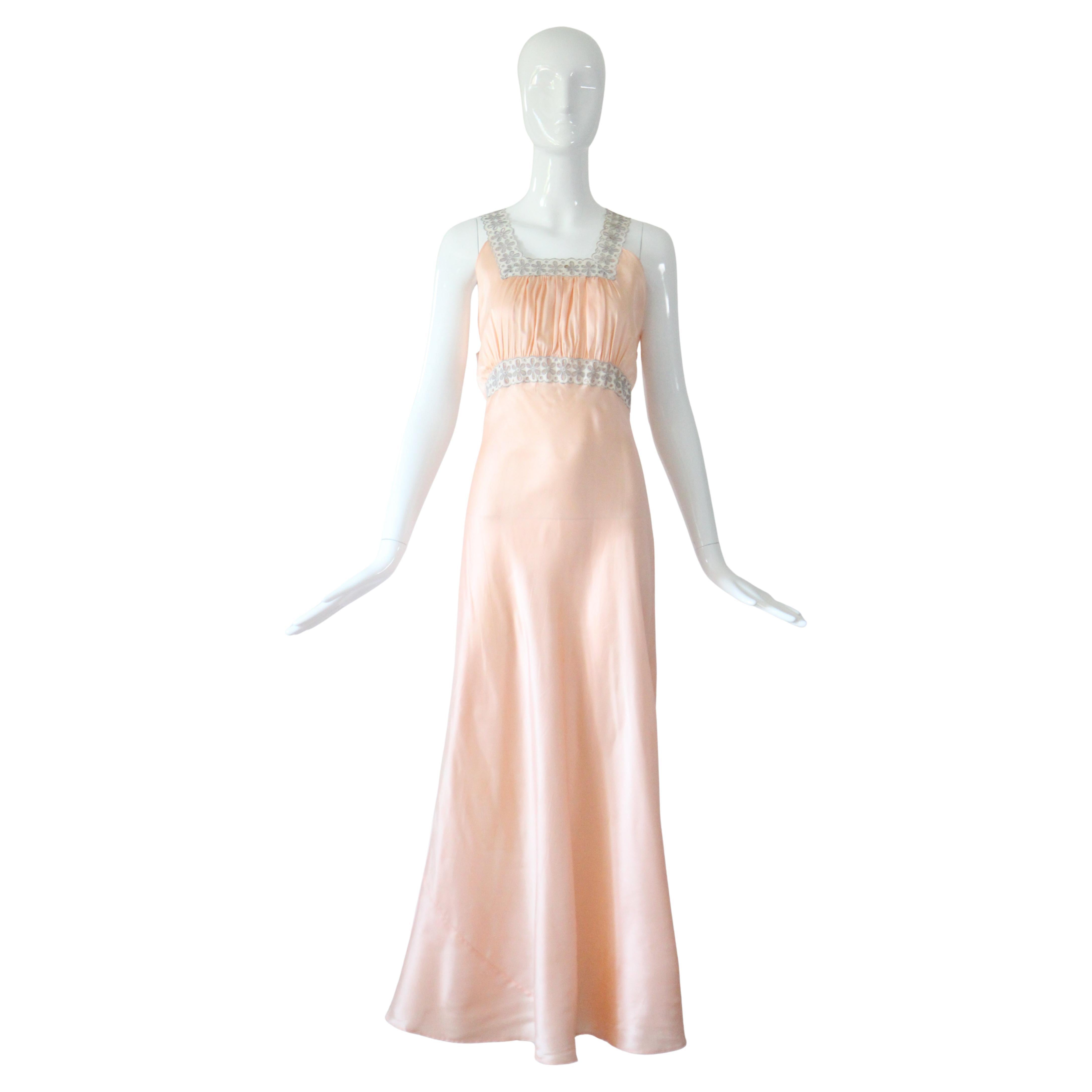 Vintage 1940
s peach nightdress 1940
s peach lace slip UK 12-14 UK 8-10