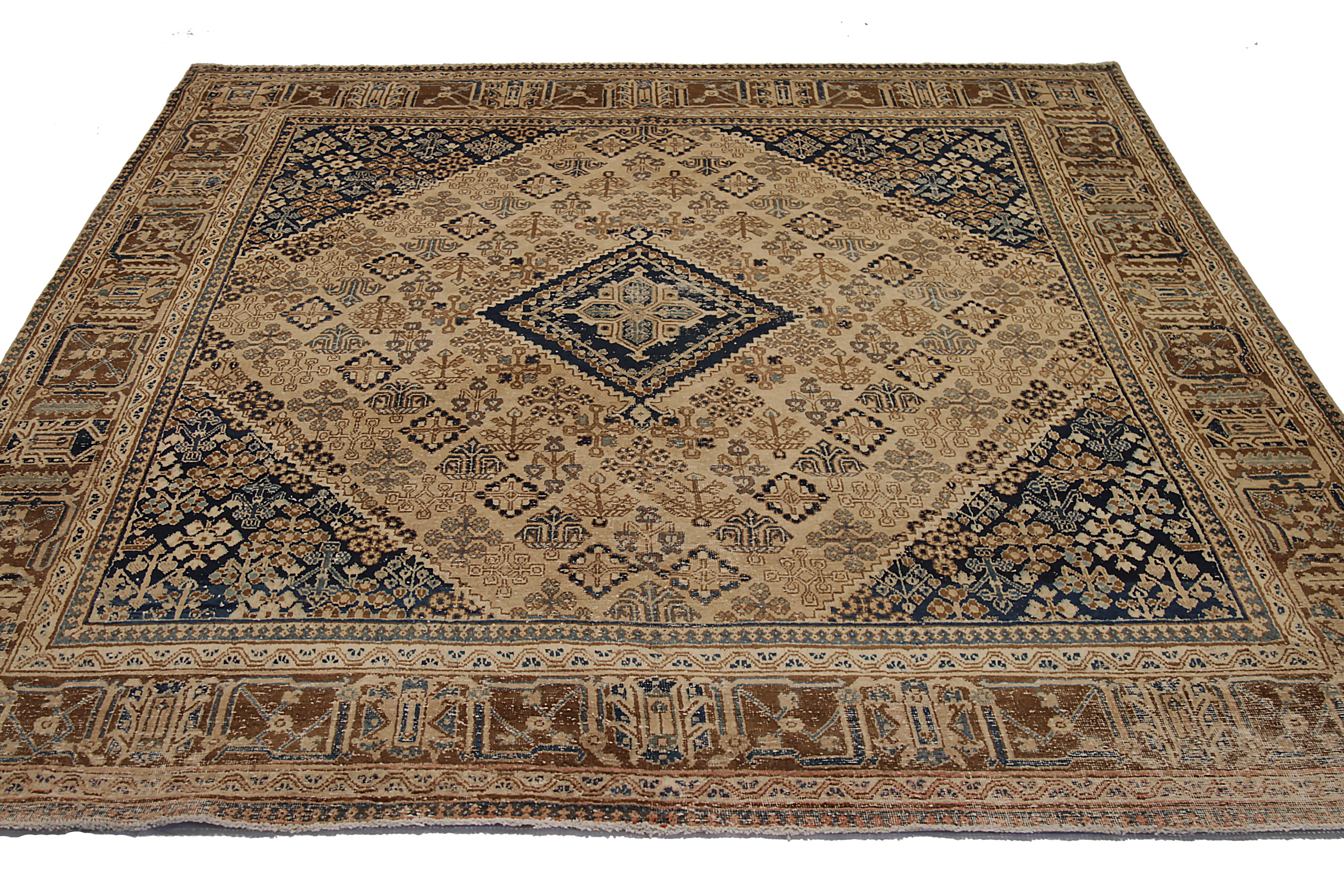 Persischer Tabriz-Teppich aus den 1940er Jahren, Handcrafted Geometric Design (Gewebt) im Angebot
