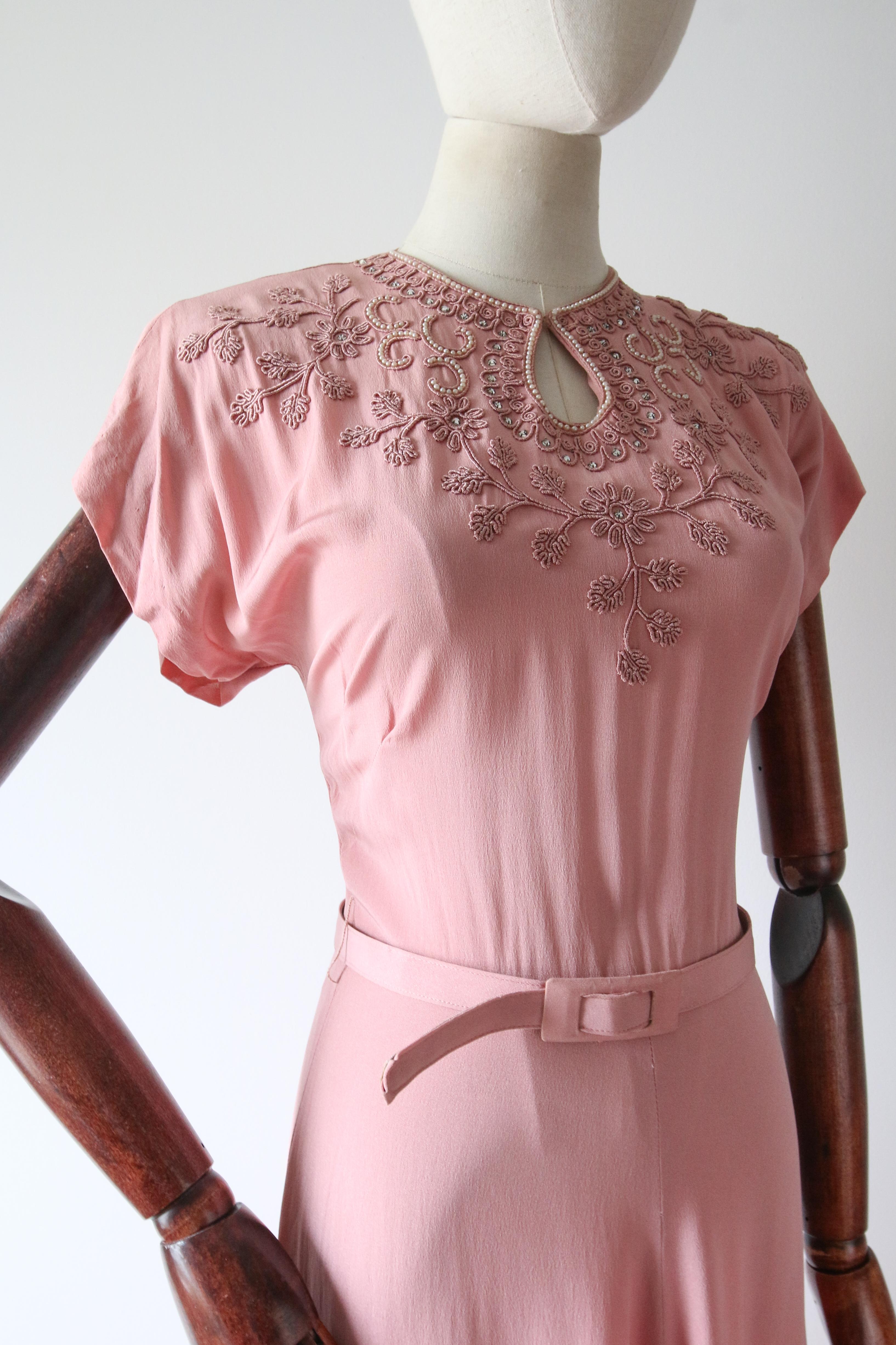Robe de soirée vintage en soie rose perlée à fleurs des années 1940 GB 8 US 4 en vente 5