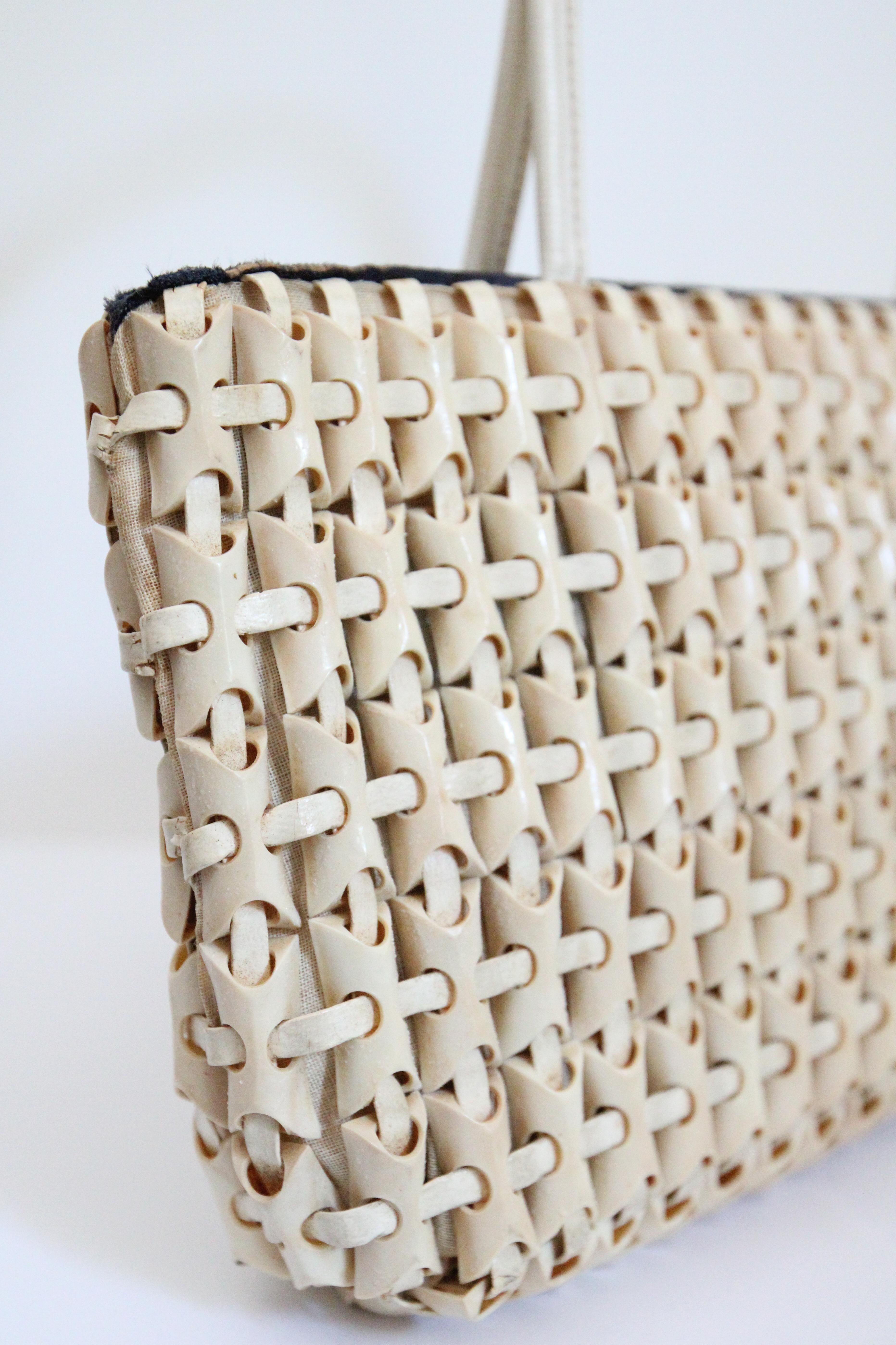 Vintage 1940's plasticflex handbag vintage 1940's cream plastic flex purse État moyen - En vente à Cheltenham, GB