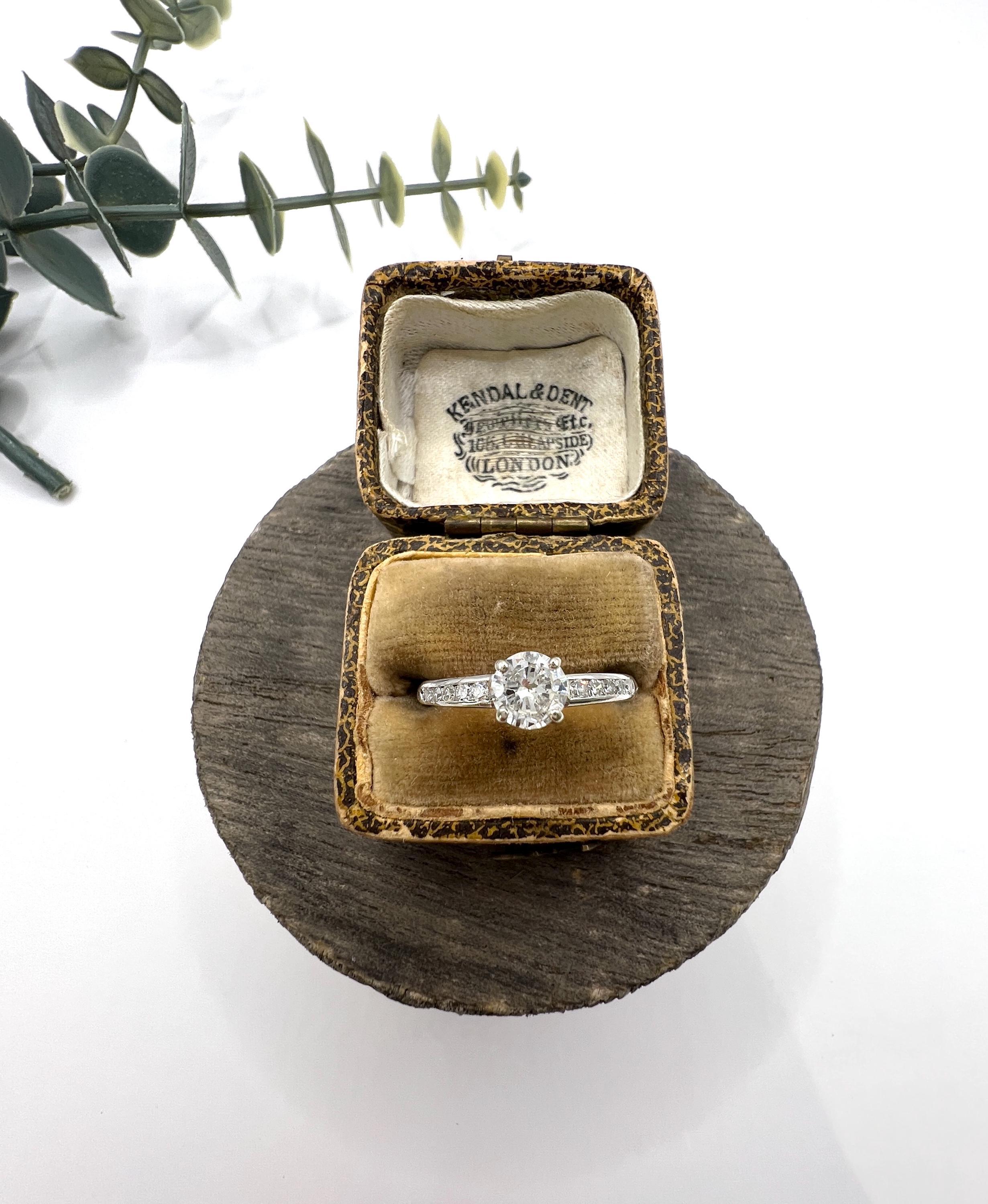 Anillo de compromiso de diamantes de 0,50 quilates en platino, vintage, años 40 en venta 2