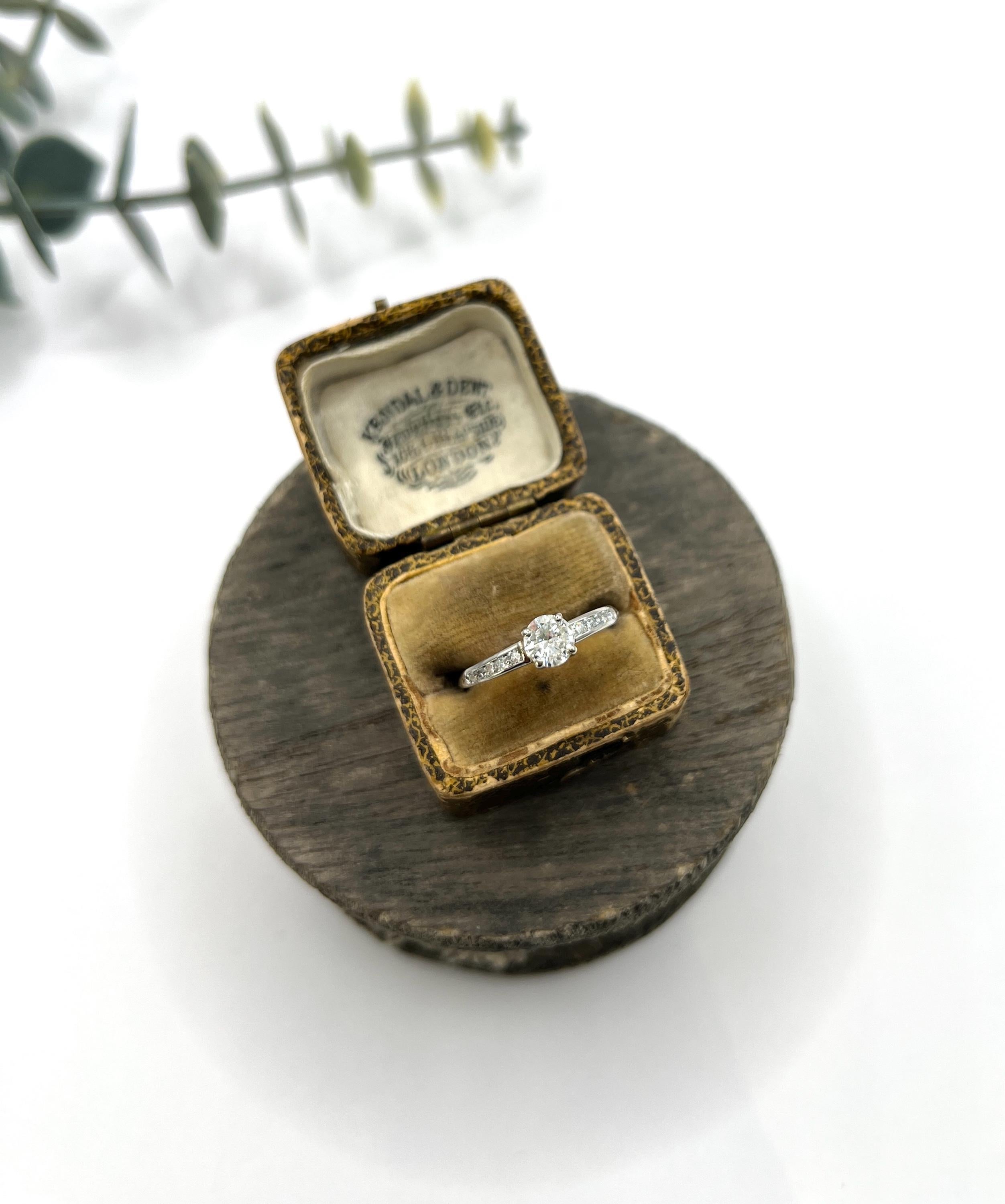 Anillo de compromiso de diamantes de 0,50 quilates en platino, vintage, años 40 en venta 3