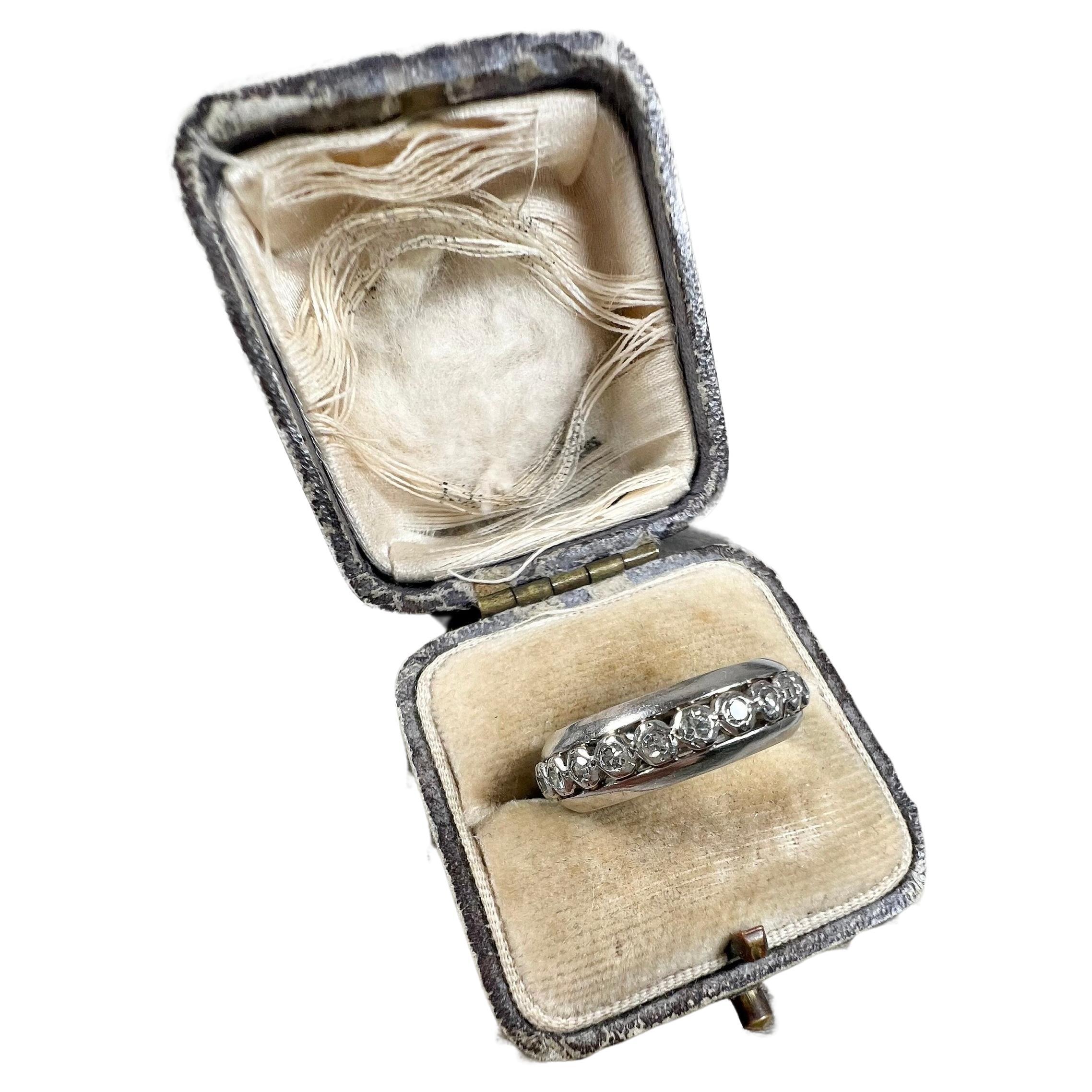 Vintage 1940's Platinum, Diamond Full Eternity Band Ring (bague d'éternité en platine et diamants) en vente