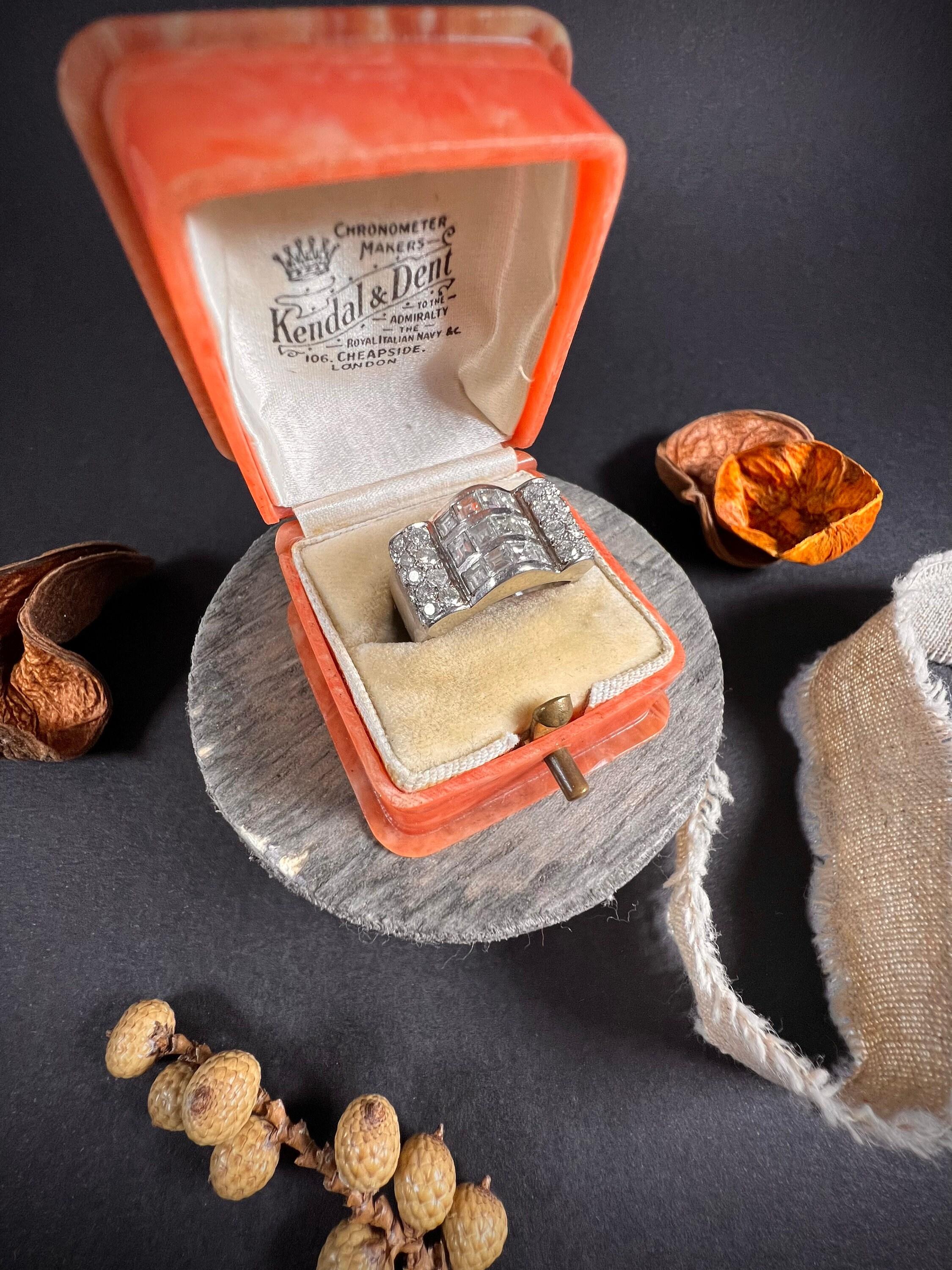 Vintage 1940's Platinum & Diamond Tank Cocktail Ring en vente 6
