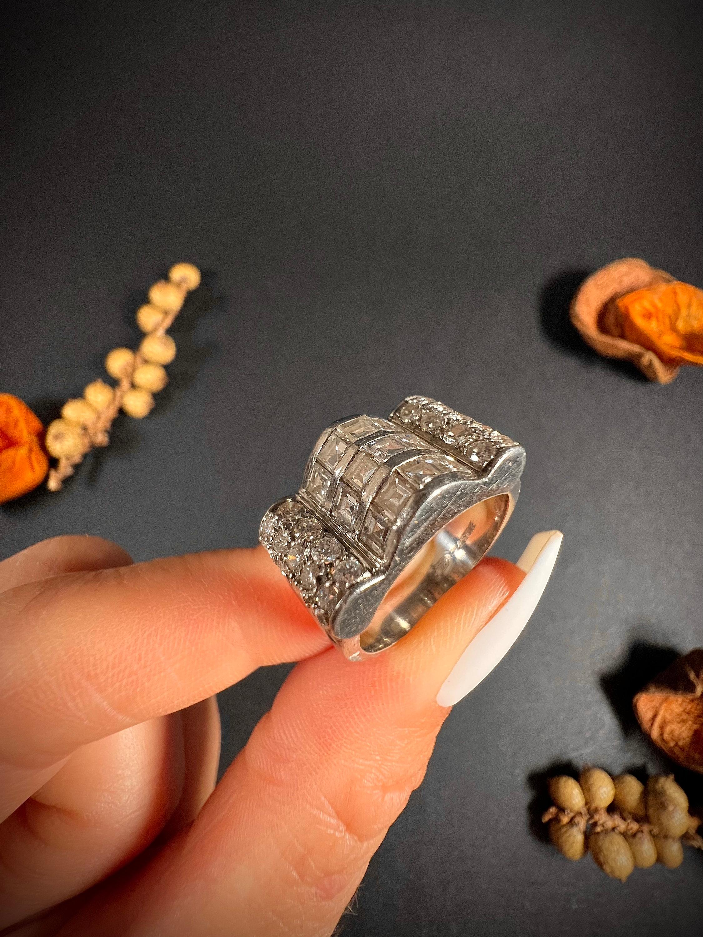 Vintage 1940's Platinum & Diamond Tank Cocktail Ring en vente 3