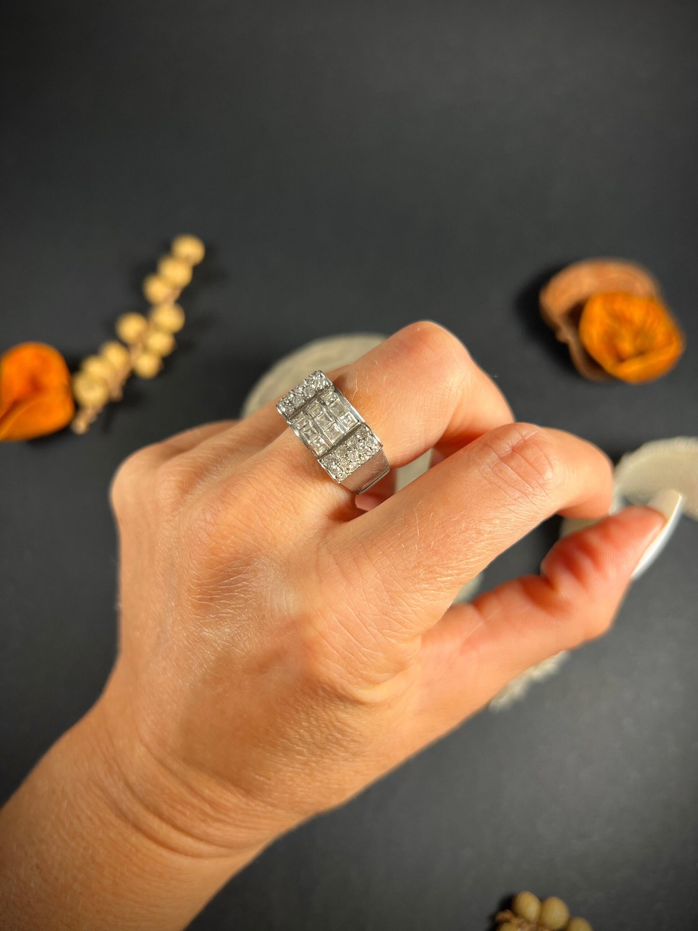 Vintage 1940's Platinum & Diamond Tank Cocktail Ring en vente 4