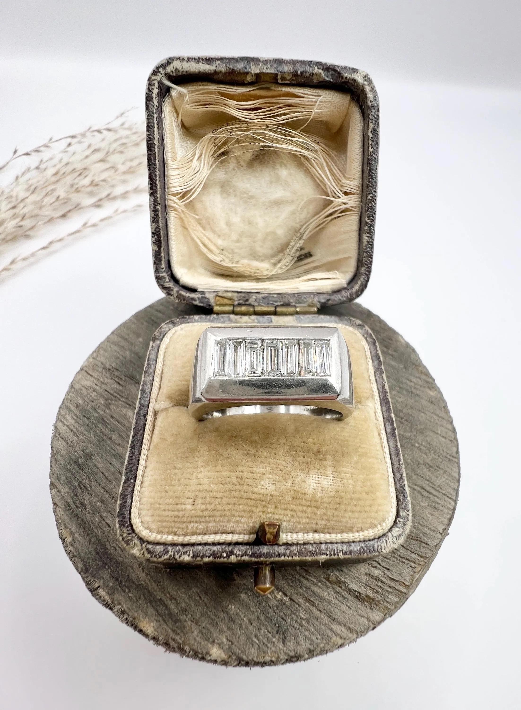 Vintage 1940s Platinum, Rectangular Baguette Diamond Tank Ring In Good Condition For Sale In Brighton, GB