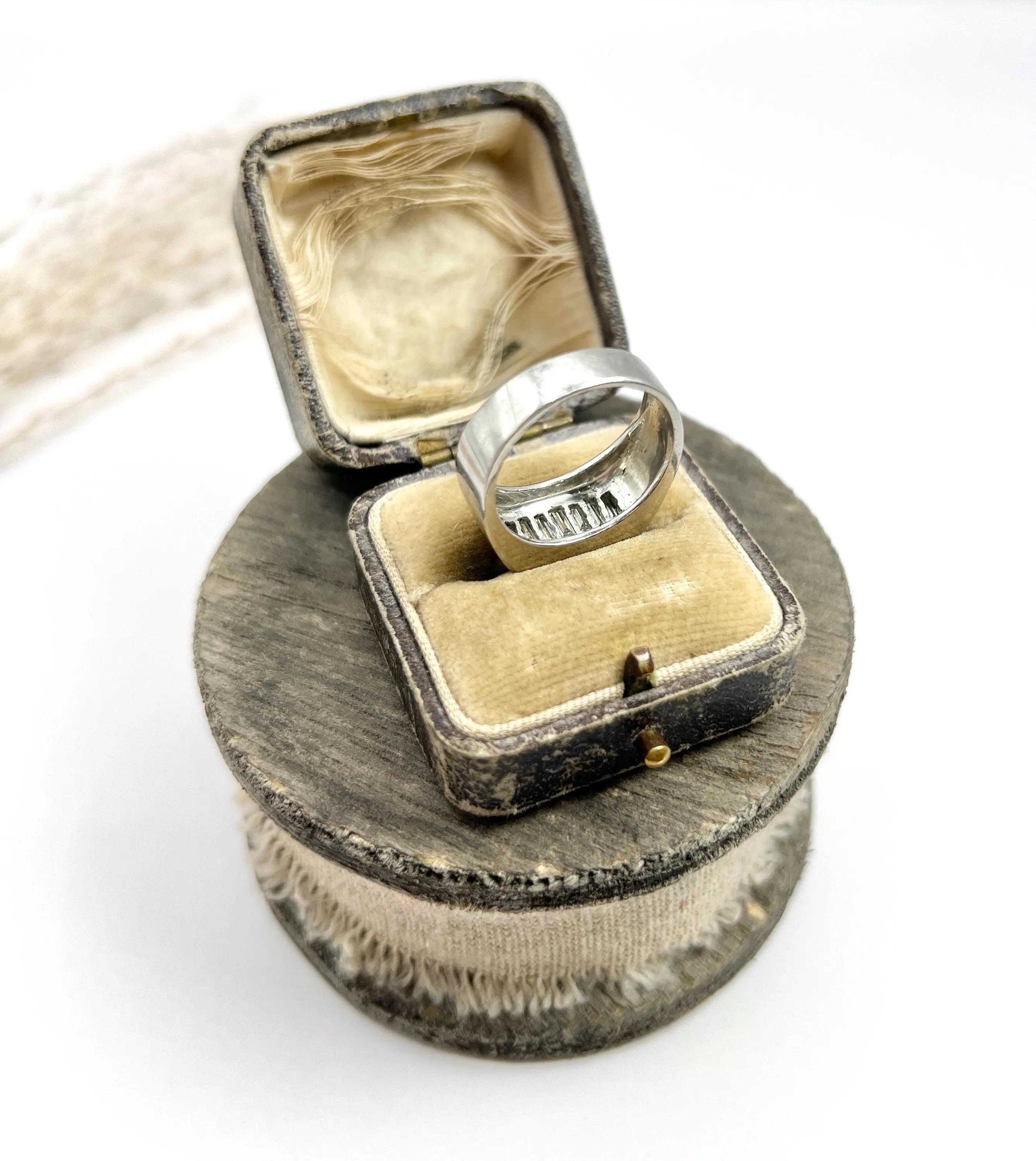 Women's or Men's Vintage 1940s Platinum, Rectangular Baguette Diamond Tank Ring For Sale