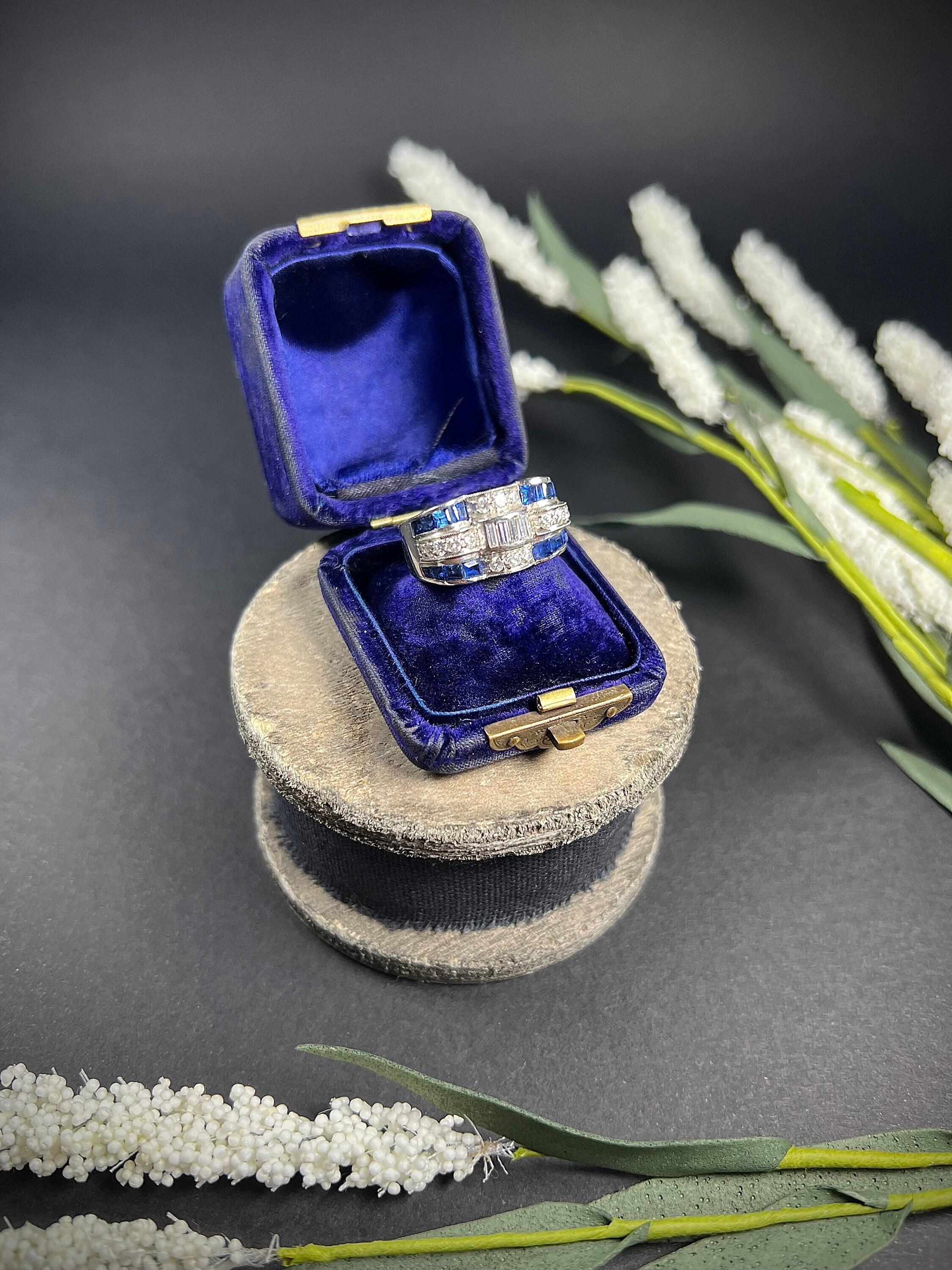 Women's or Men's Vintage 1940’s Platinum Sapphire & Diamond Cocktail Ring For Sale