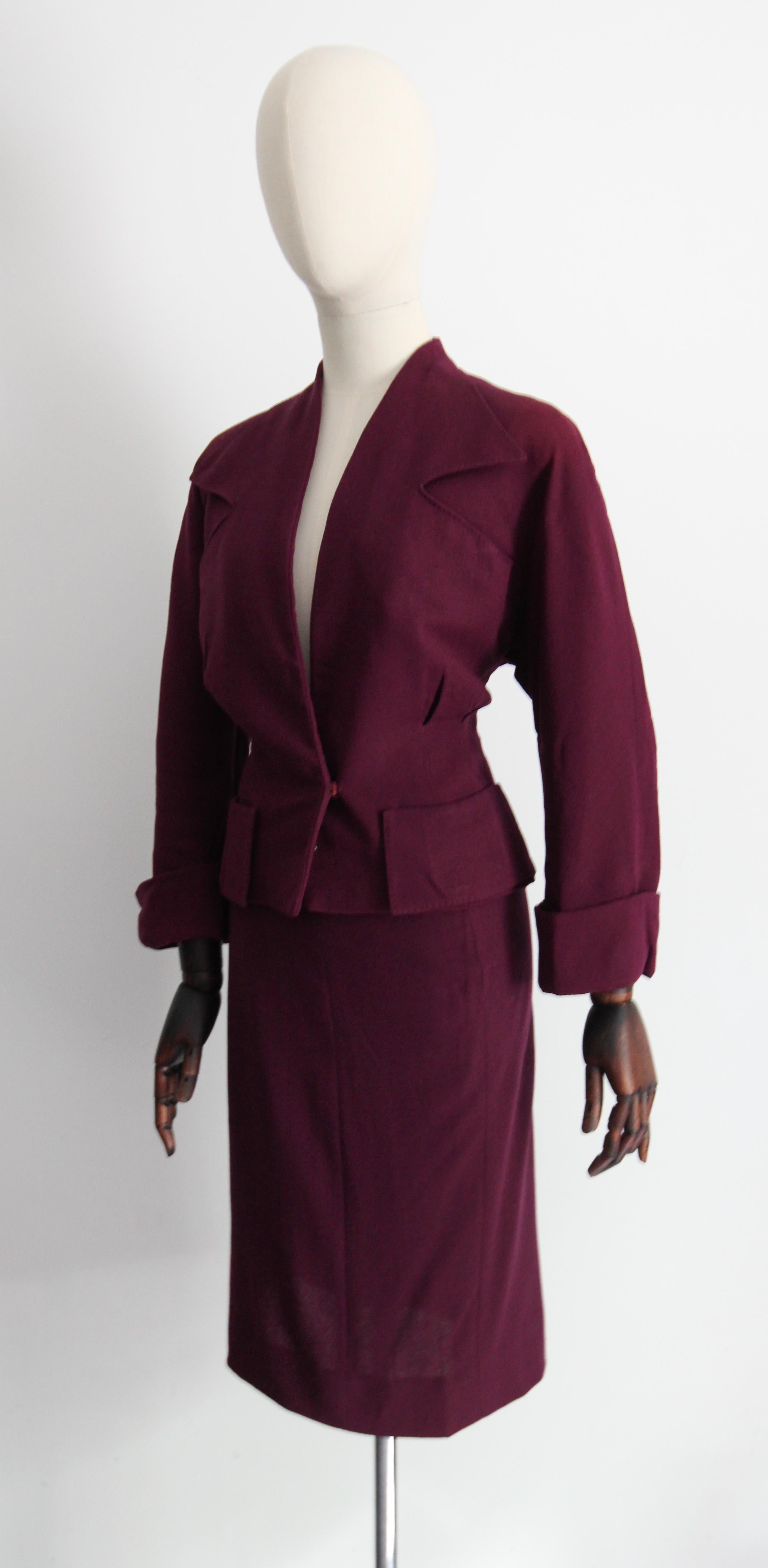 Vintage 1940's plum wool crepe skirt suit tailored burgundy suit UK 8-10 US 4-6 For Sale 2