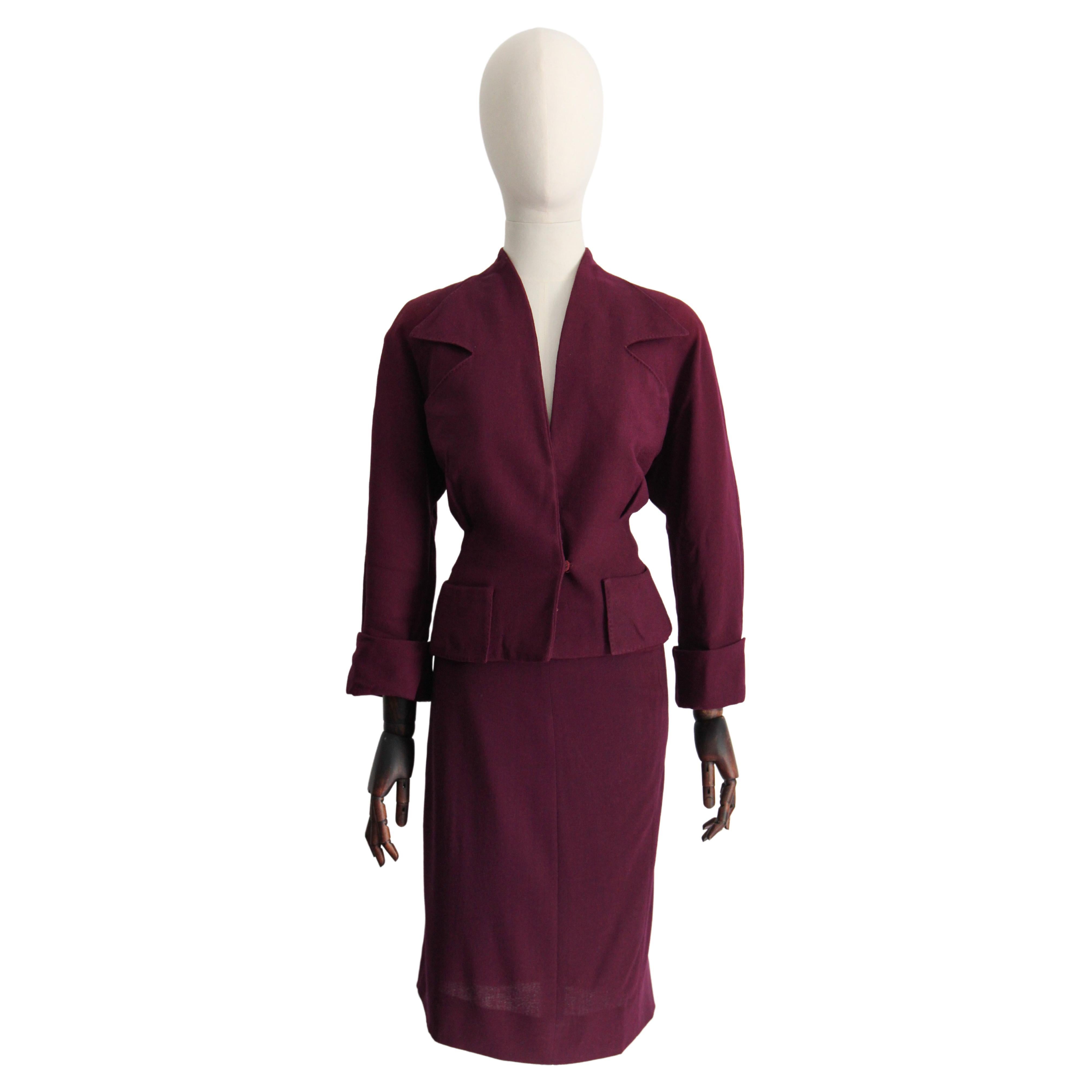 Vintage 1940's plum wool crepe skirt suit tailored burgundy suit UK 8-10 US 4-6 For Sale