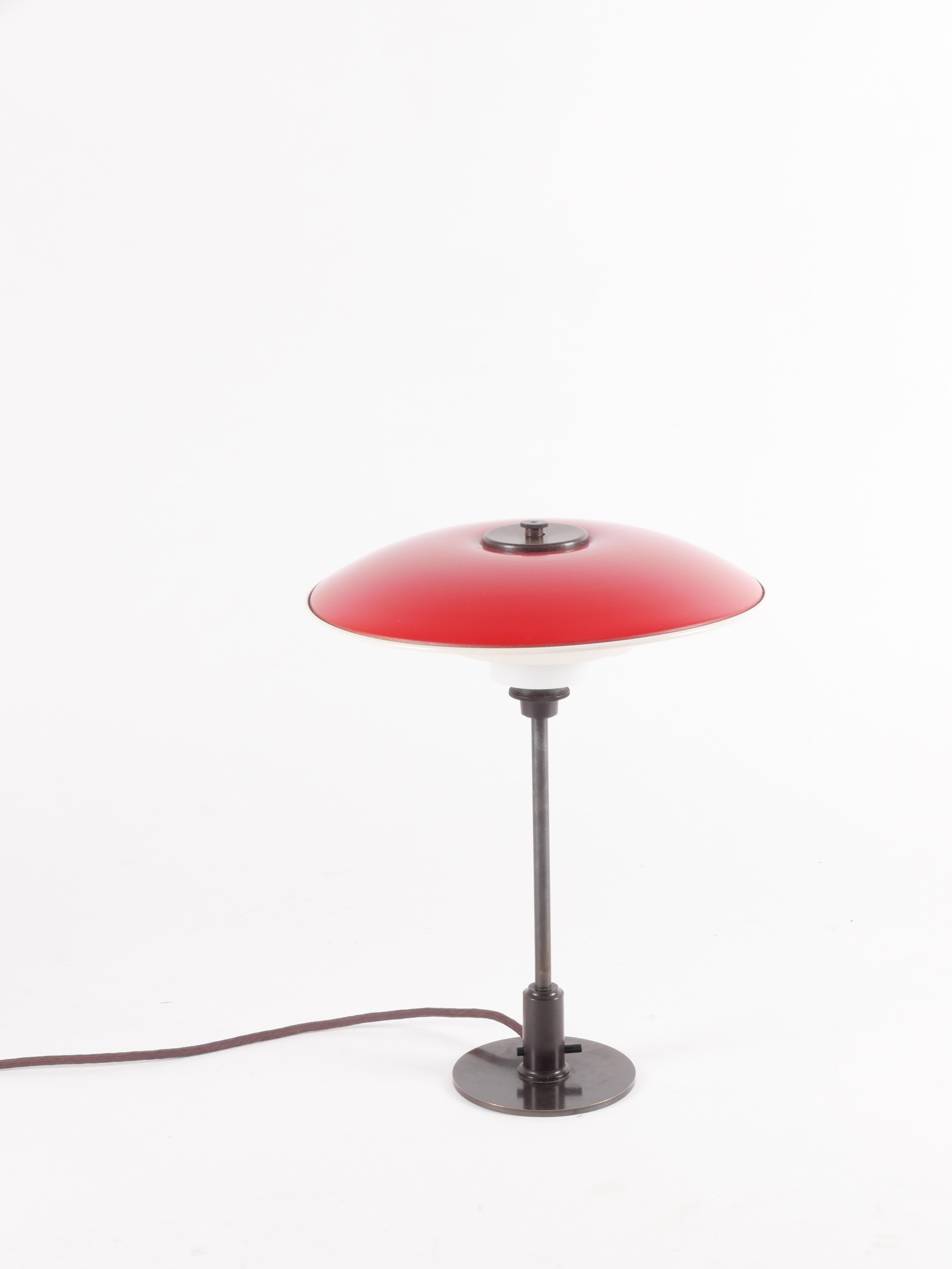 Scandinave moderne Lampe de table vintage Poul Henningsen des années 1940 en vente
