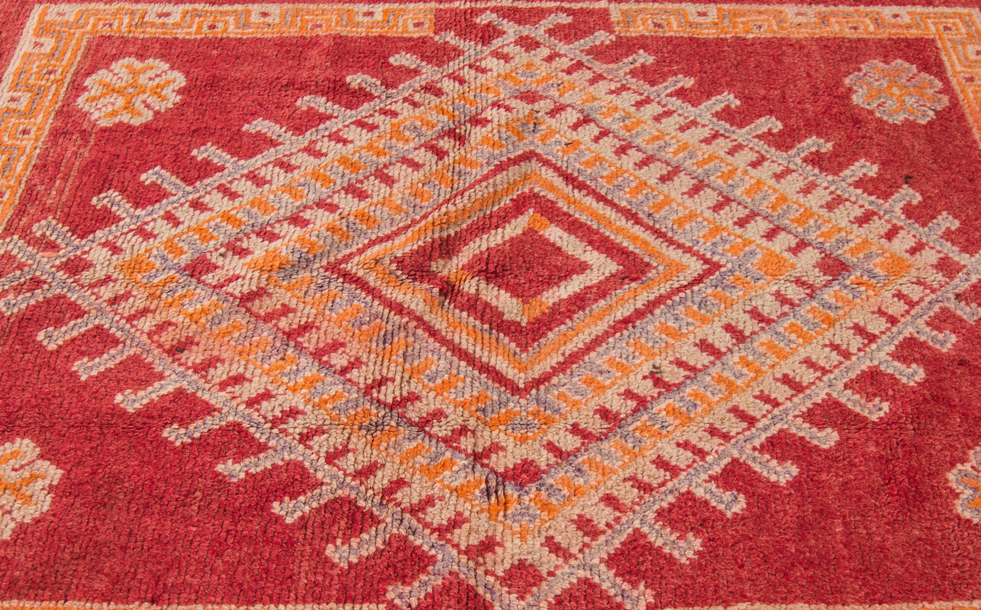 Vintage 1940s Rot und Orange marokkanischen Teppich, 5.10x13.02 (Mitte des 20. Jahrhunderts) im Angebot
