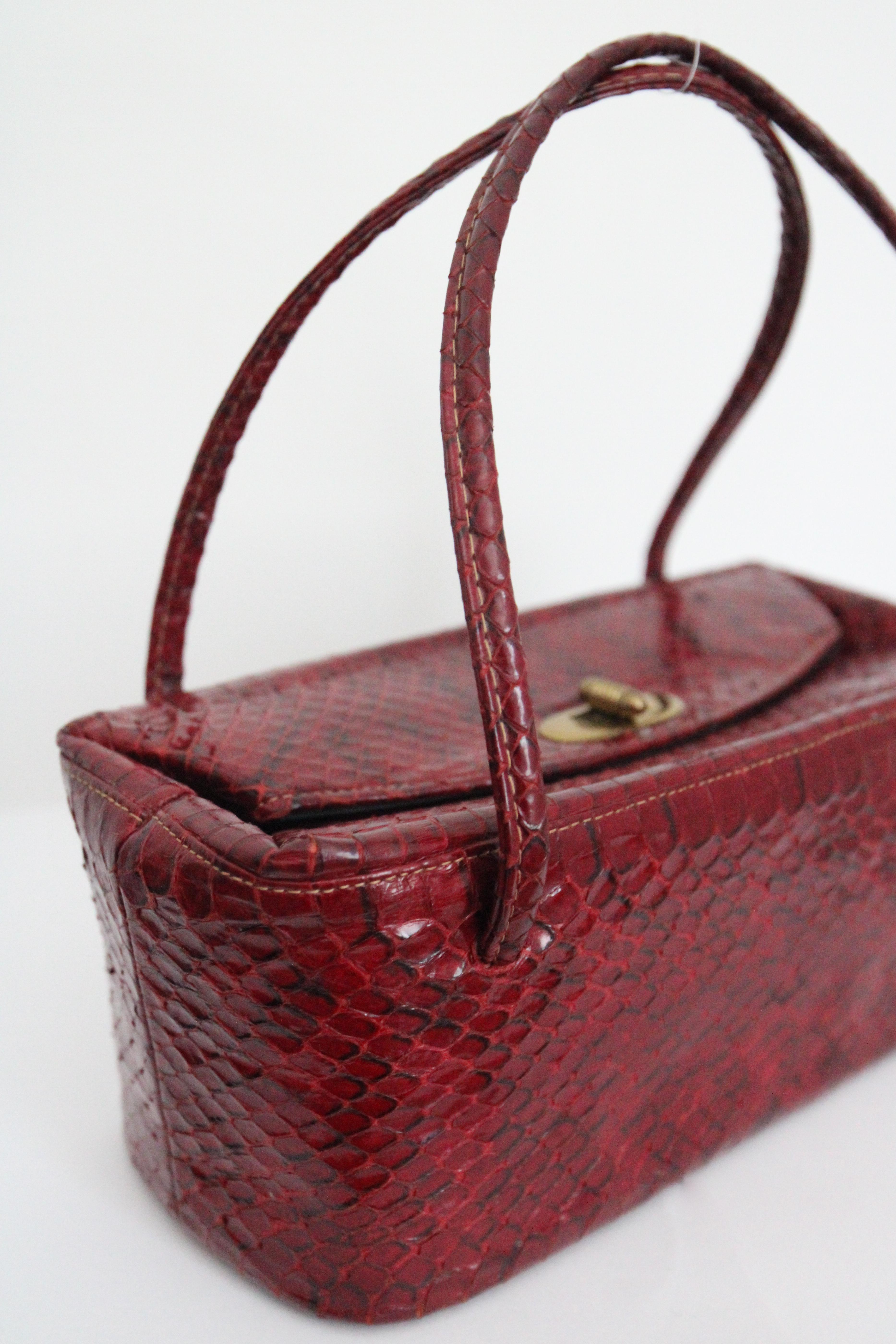 Vintage 1940's Red Snake Skin Box Bag original 1940's Snake Skin Handbag Purse In Good Condition For Sale In Cheltenham, GB