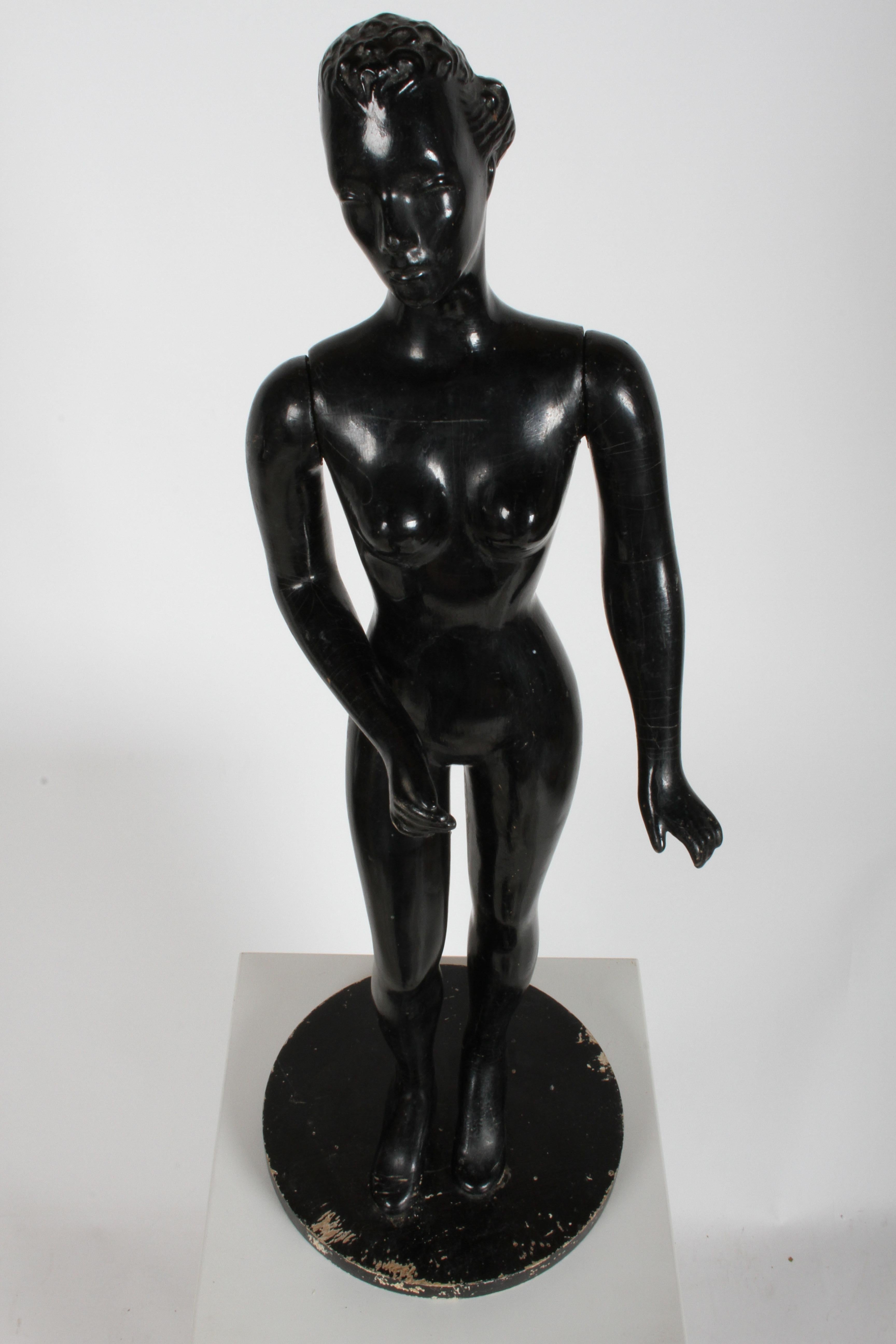 Vieille vitrine de vente au détail des années 1940 avec comptoir de mannequins pour poupées féminines et peinture noire en vente 5