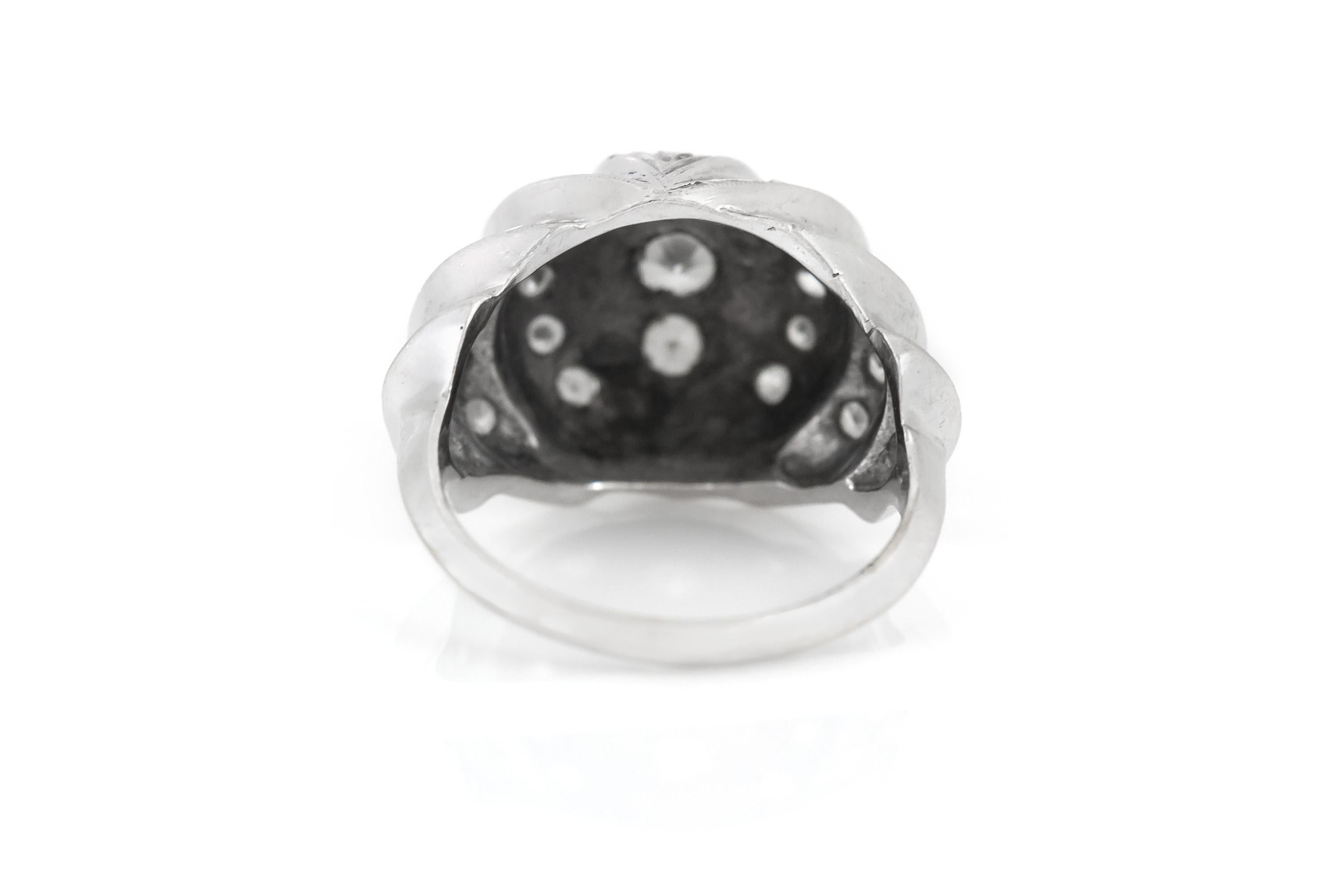 Anillo abombado de diamantes vintage de los años 40 retro de 1,40 quilates Retro en venta