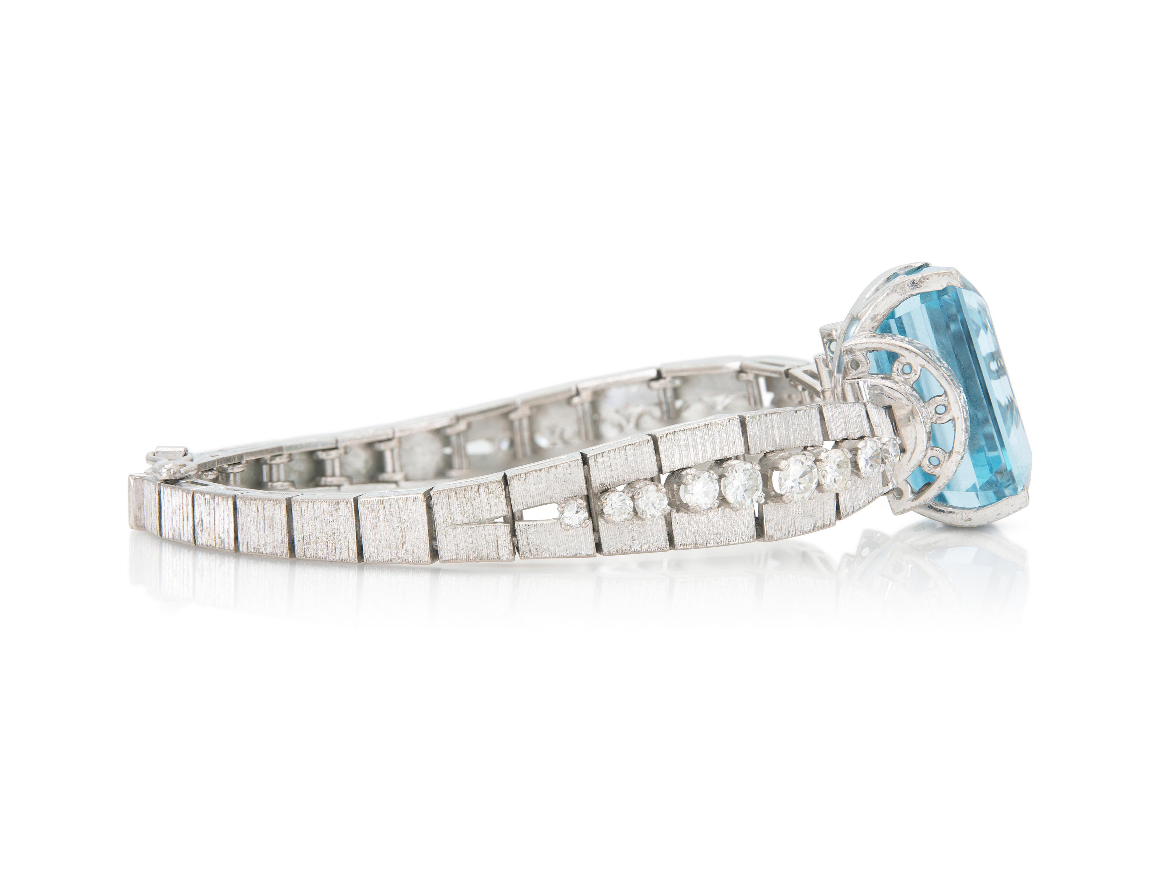 Emerald Cut Vintage 1940s Retro 30.00 Carat Aquamarine Bracelet with Diamonds For Sale