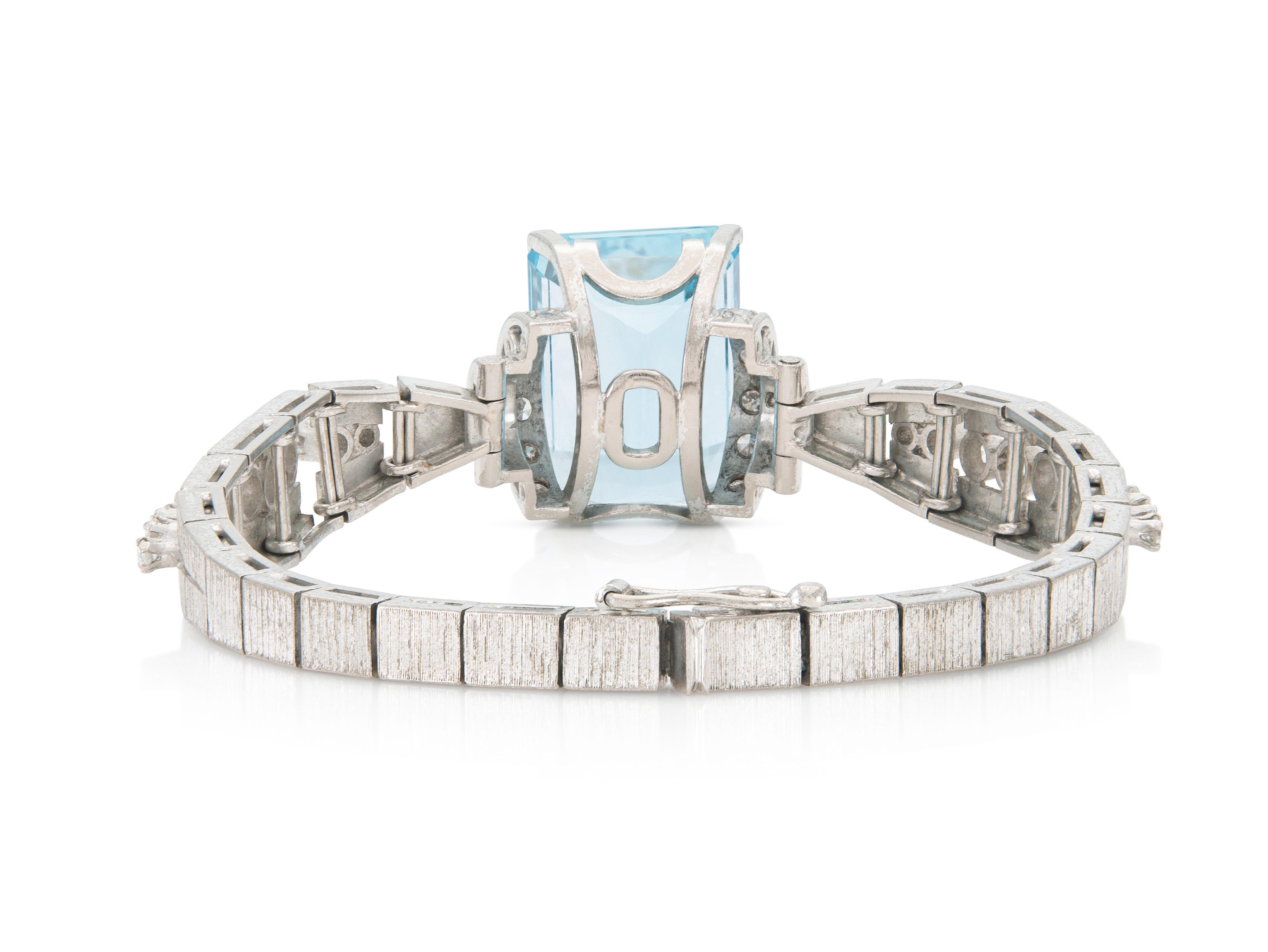Vintage 1940s Retro 30.00 Carat Aquamarine Bracelet with Diamonds In Good Condition For Sale In New York, NY