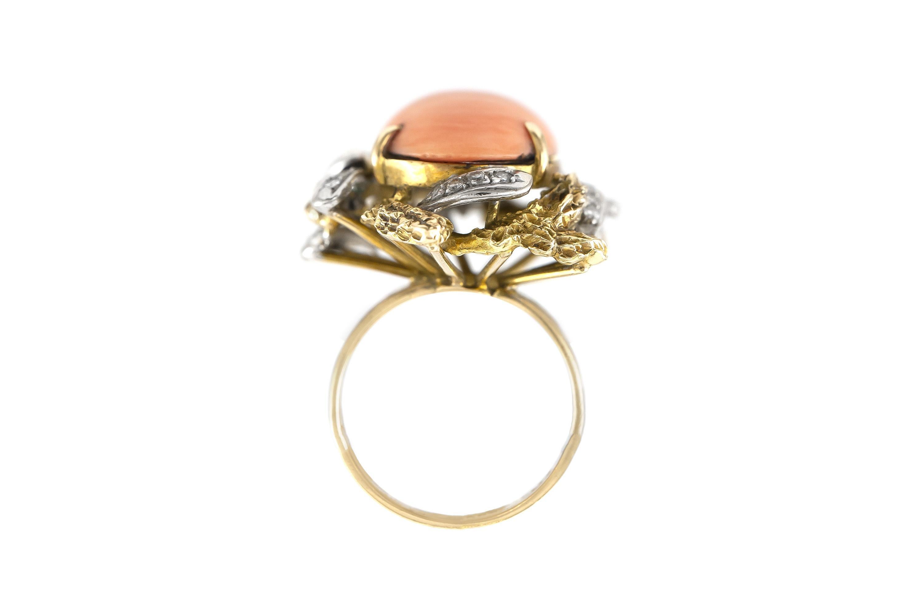 Vintage 1940s Retro Koralle und Diamanten Ring (Rundschliff) im Angebot