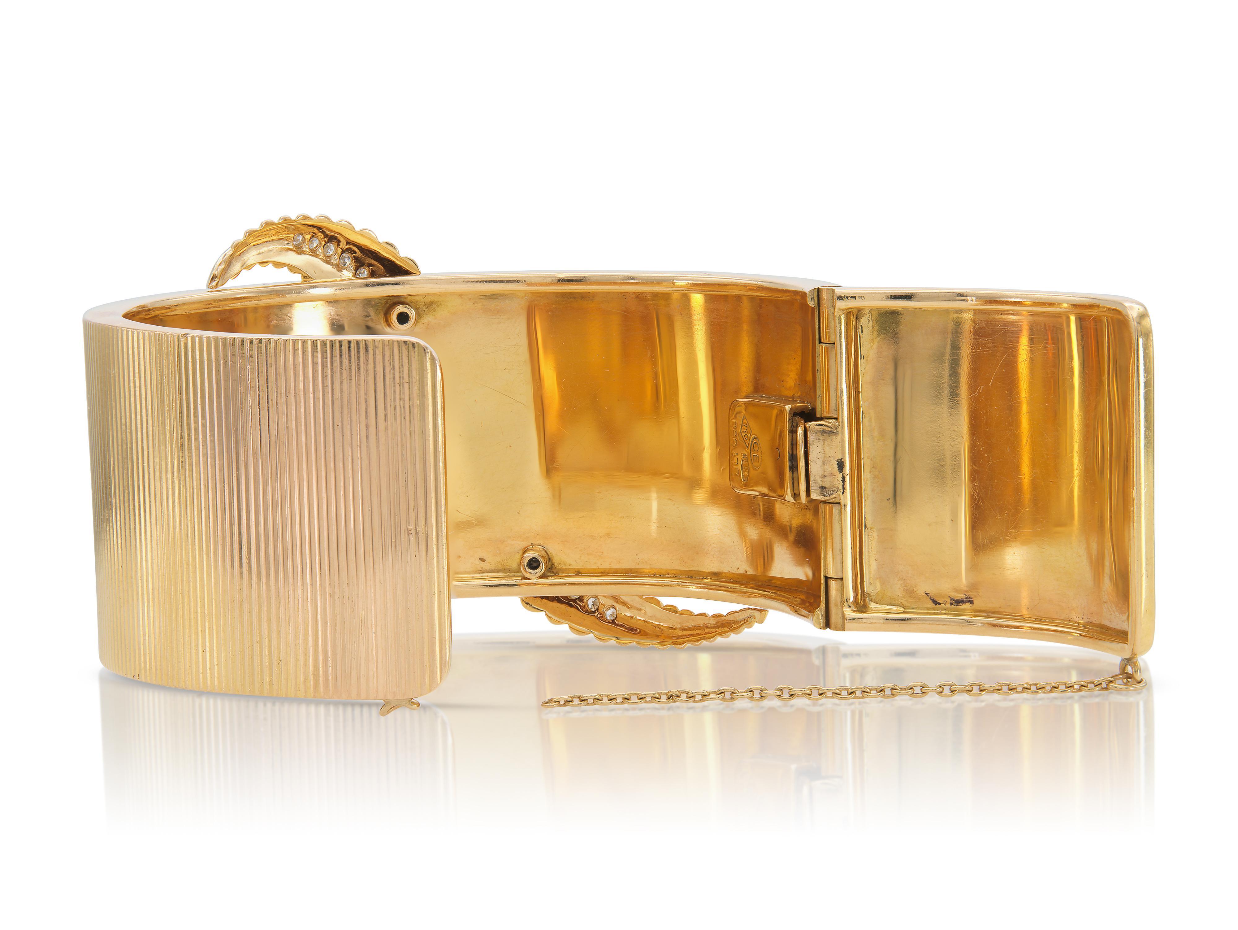 Pulsera puño pluma de oro acanalada vintage años 40 retro con diamantes Corte único en venta