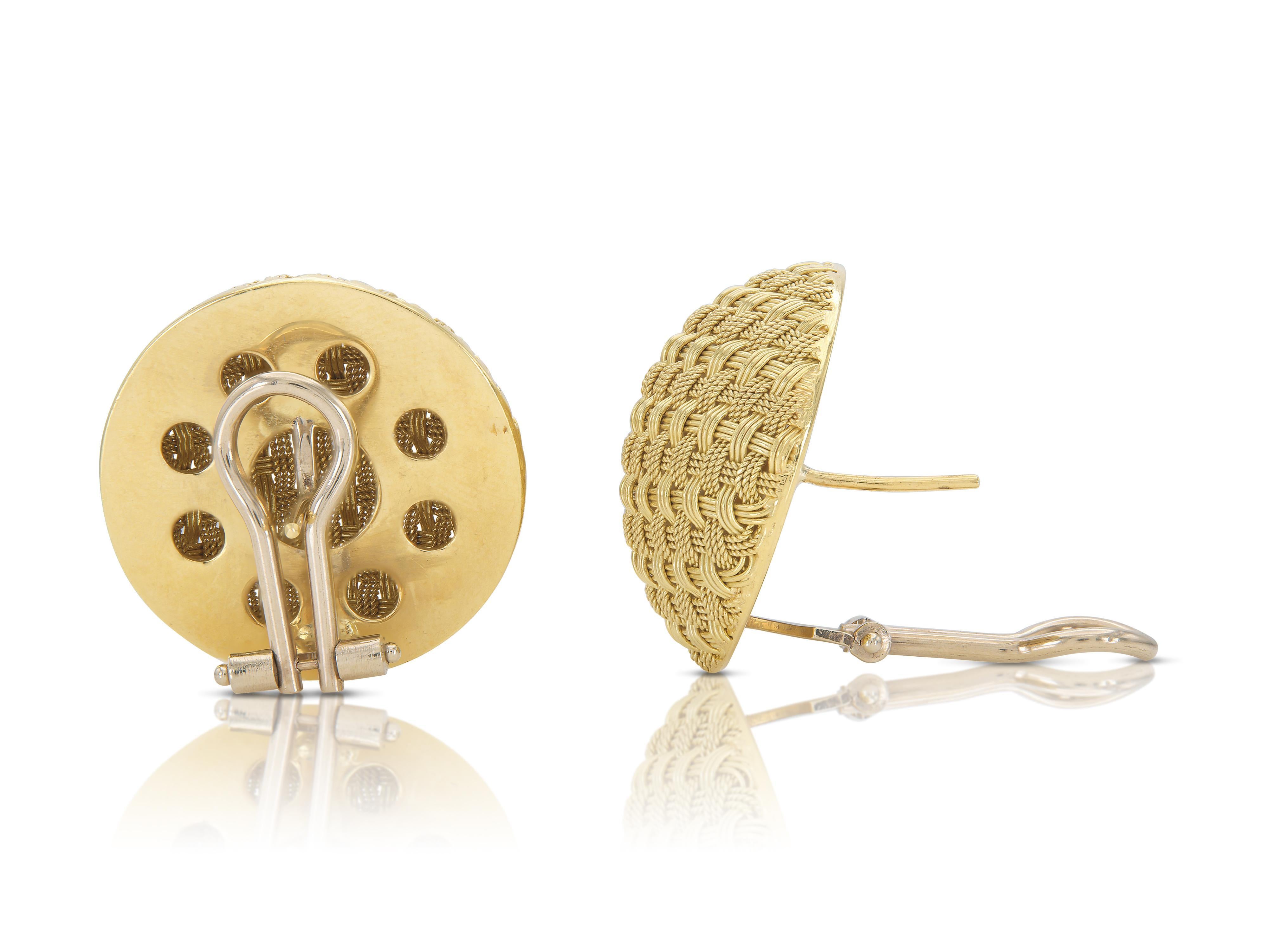 Pendientes de botón en tejido de cesta de oro retro vintage de los años 40 en Bueno estado para la venta en New York, NY