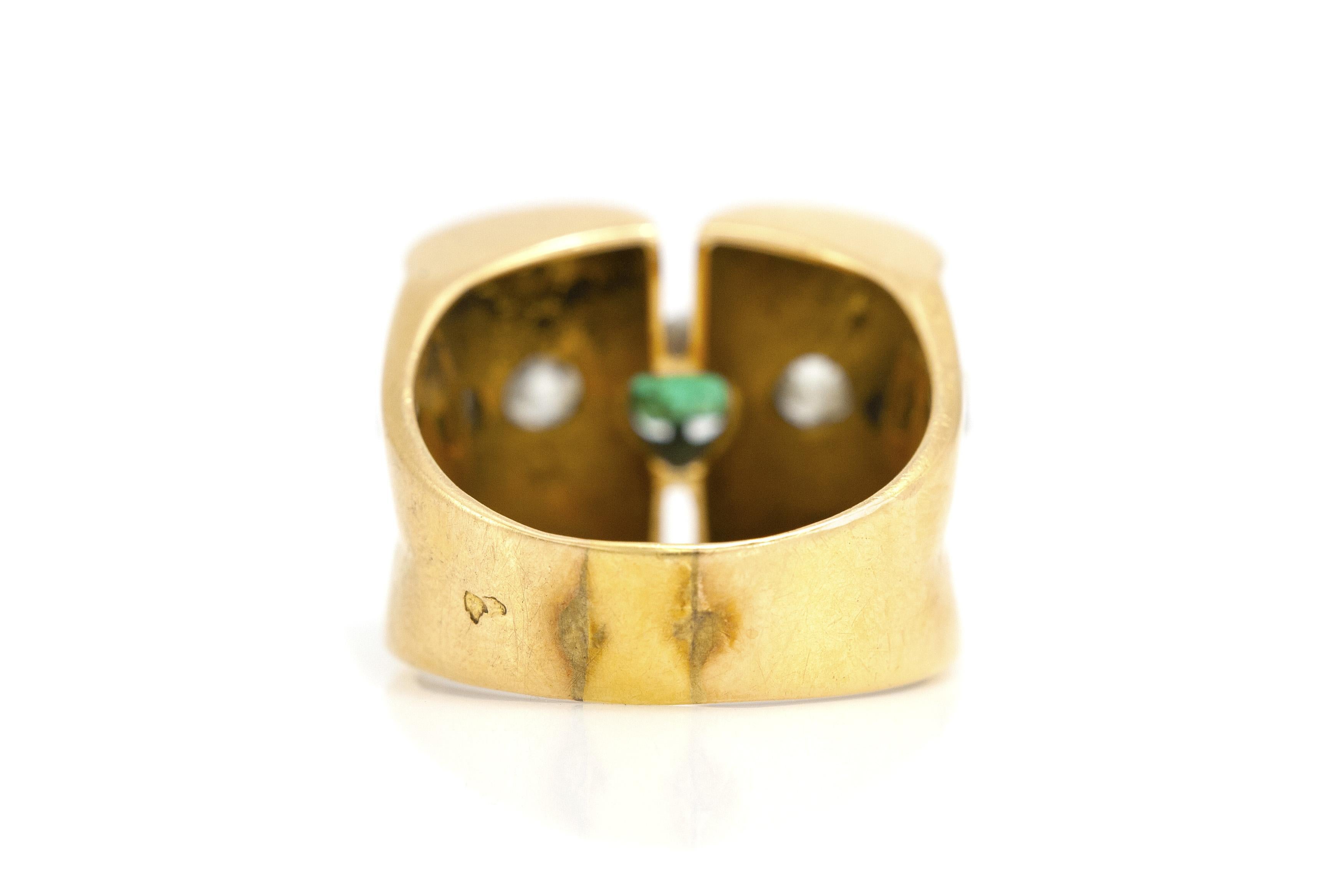 Emerald Cut Vintage 1940s Retro Gold, Emerald & Diamond Ring For Sale