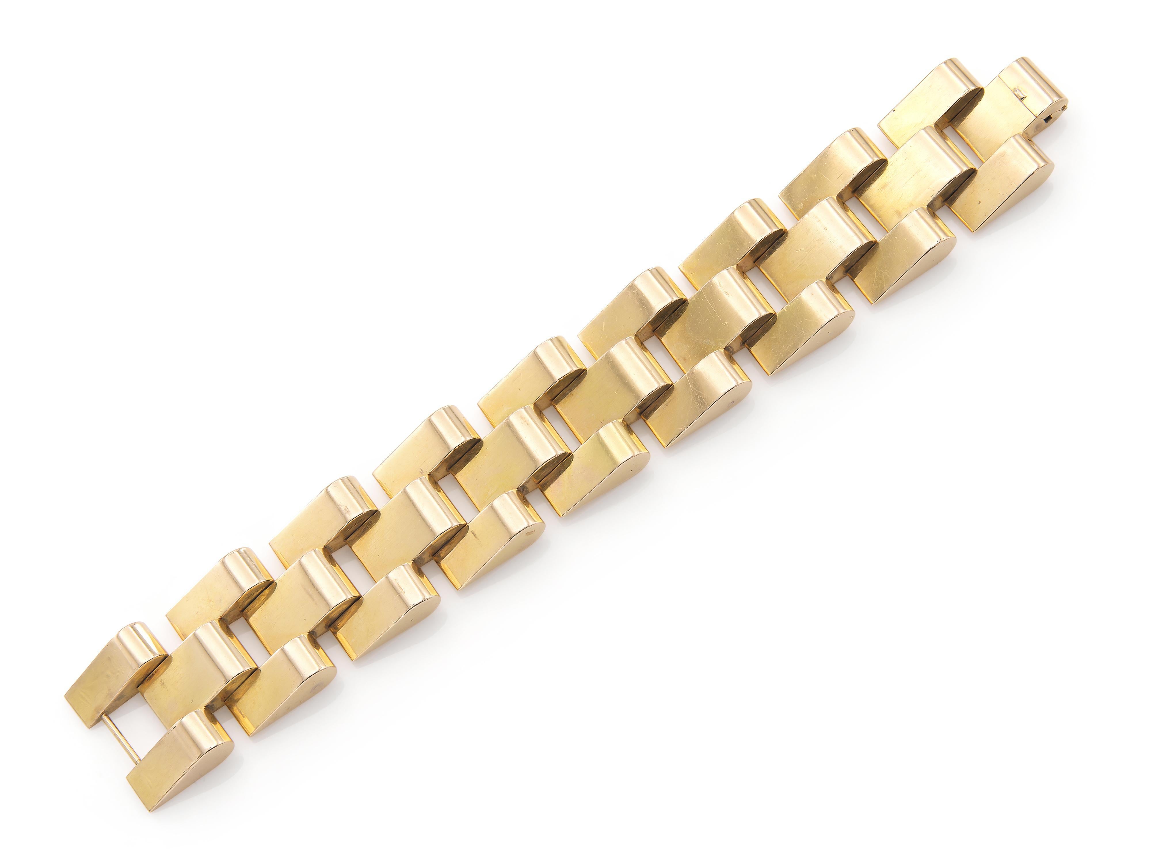 Finely crafted in 18k yellow gold.
Circa 1940s
Size 8 inches