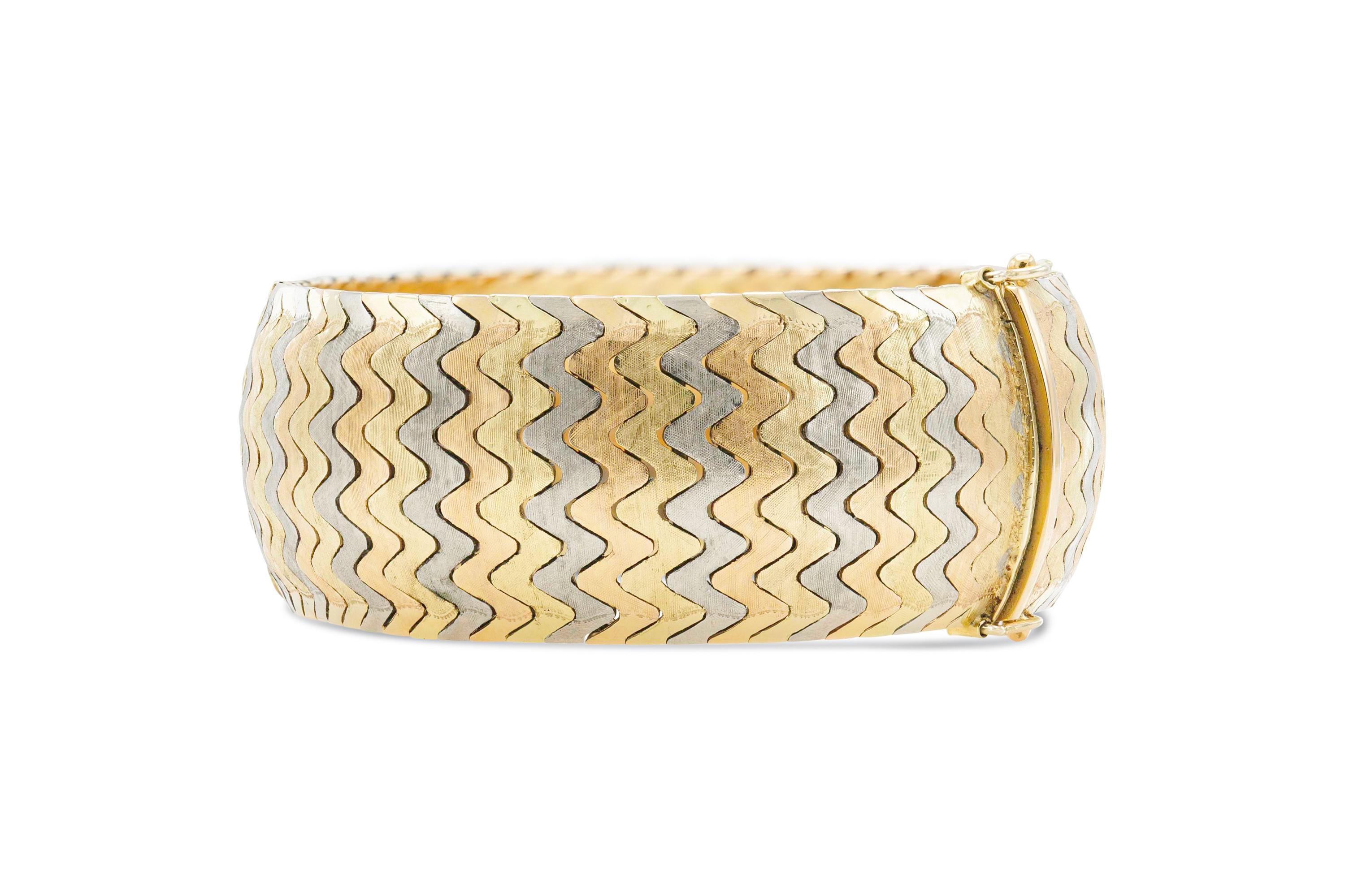 Rétro Vintage 1940s Retro Tri-Toned Wave Link Bracelet en vente