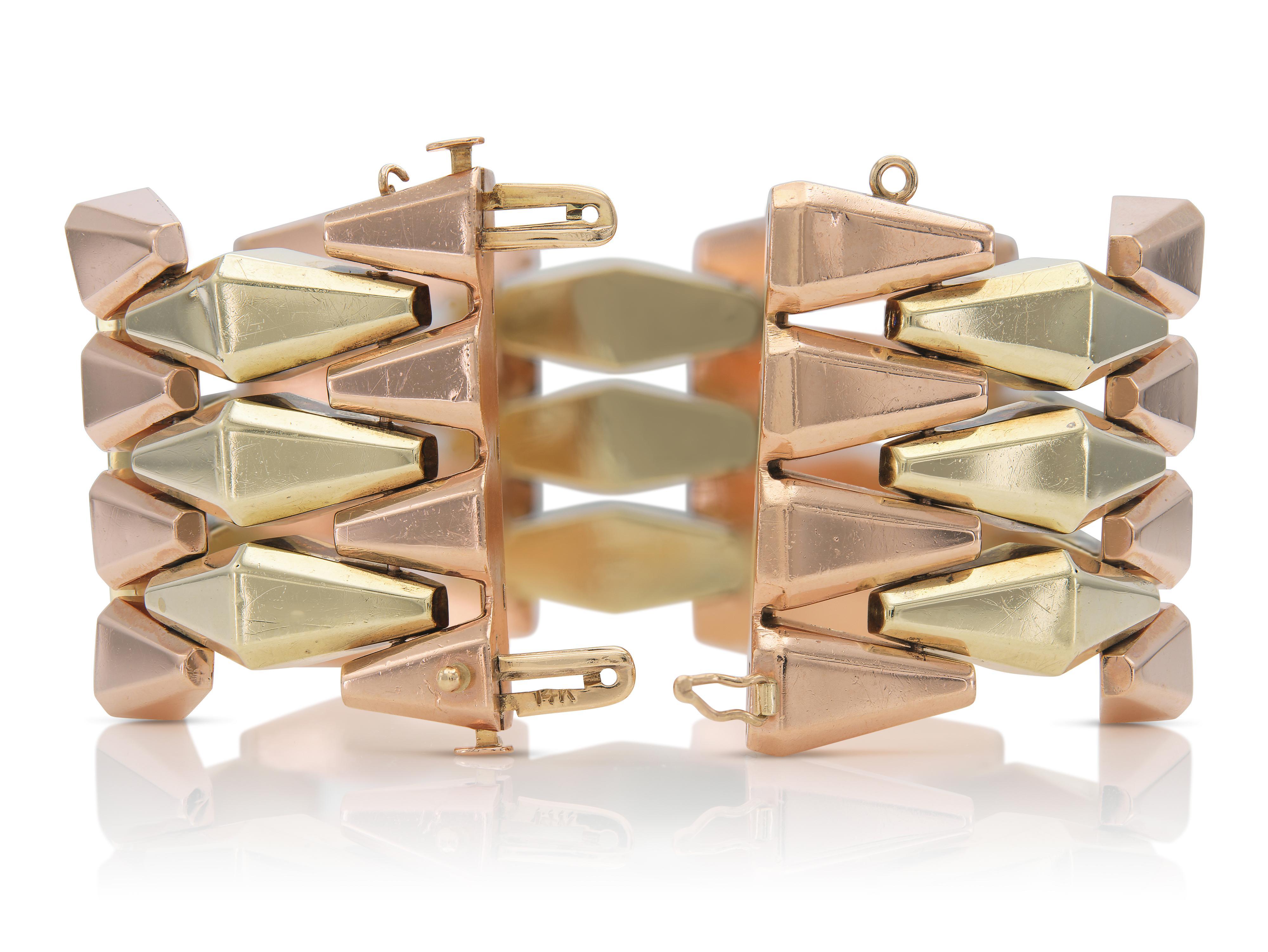 Vintage 1940s Retro Two-Toned Gold Link Bracelet Bon état - En vente à New York, NY