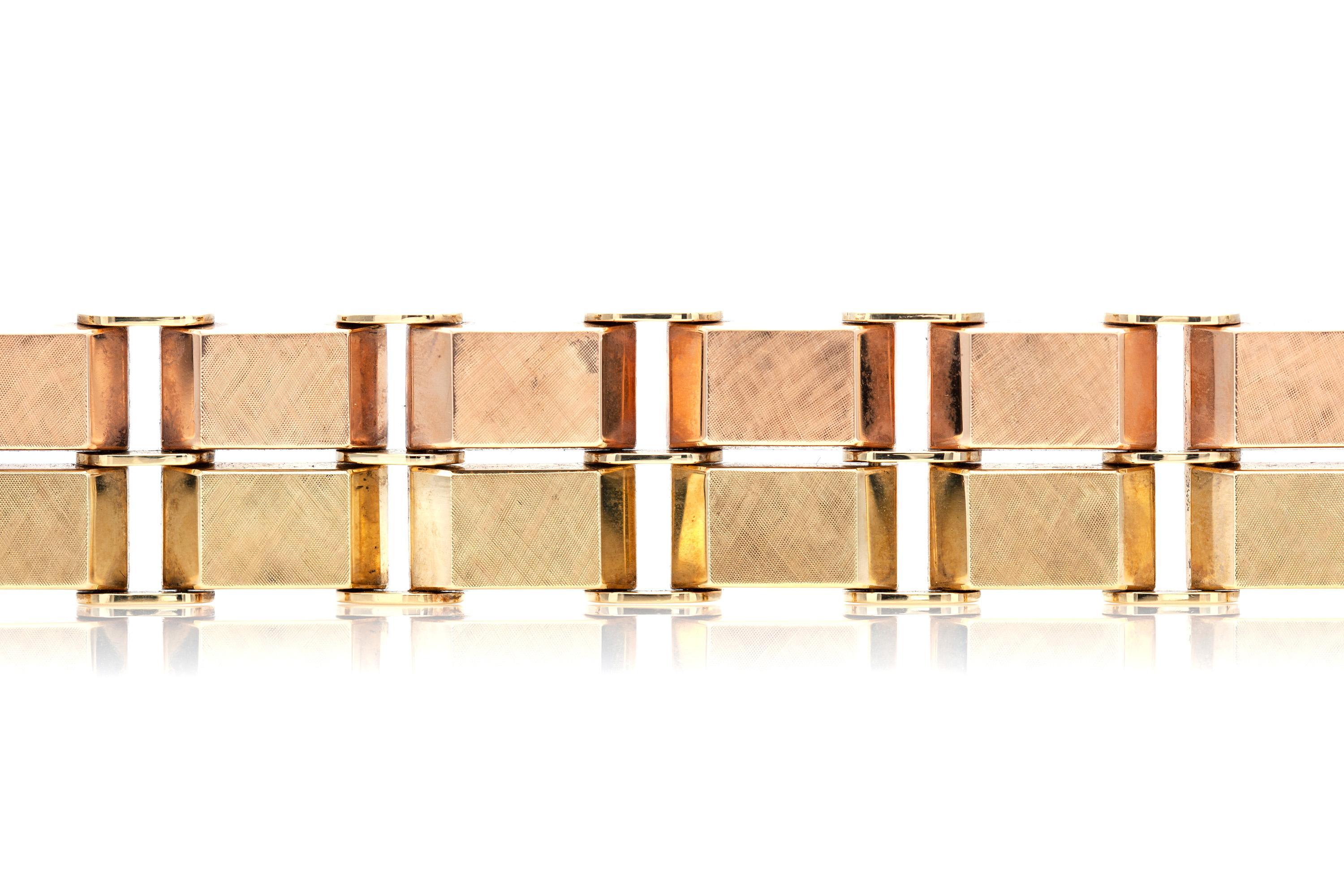 Vintage 1940s Retro Two-Toned Square Link Bracelet In Good Condition For Sale In New York, NY