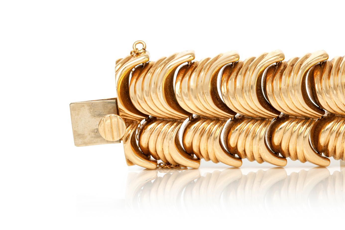 Women's Vintage 1940s Retro Yellow Gold Scale Link Bracelet For Sale