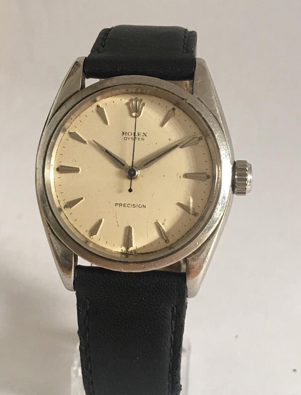 This Beautiful Classic mechanical watch is working and ticking well. Visible scratches on the watch case and the Glass as shown on the images. The strap is a bit worn. And also scratches / wore marks on the dial

Please study the images carefully as