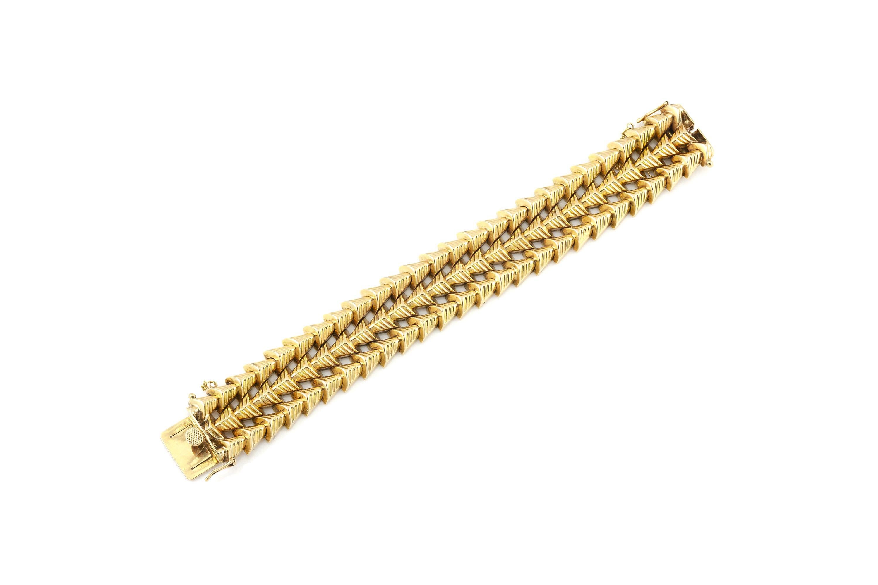 Finely crafted in 18k rose gold.
Circa 1940s
7 3/8 x 1 inches