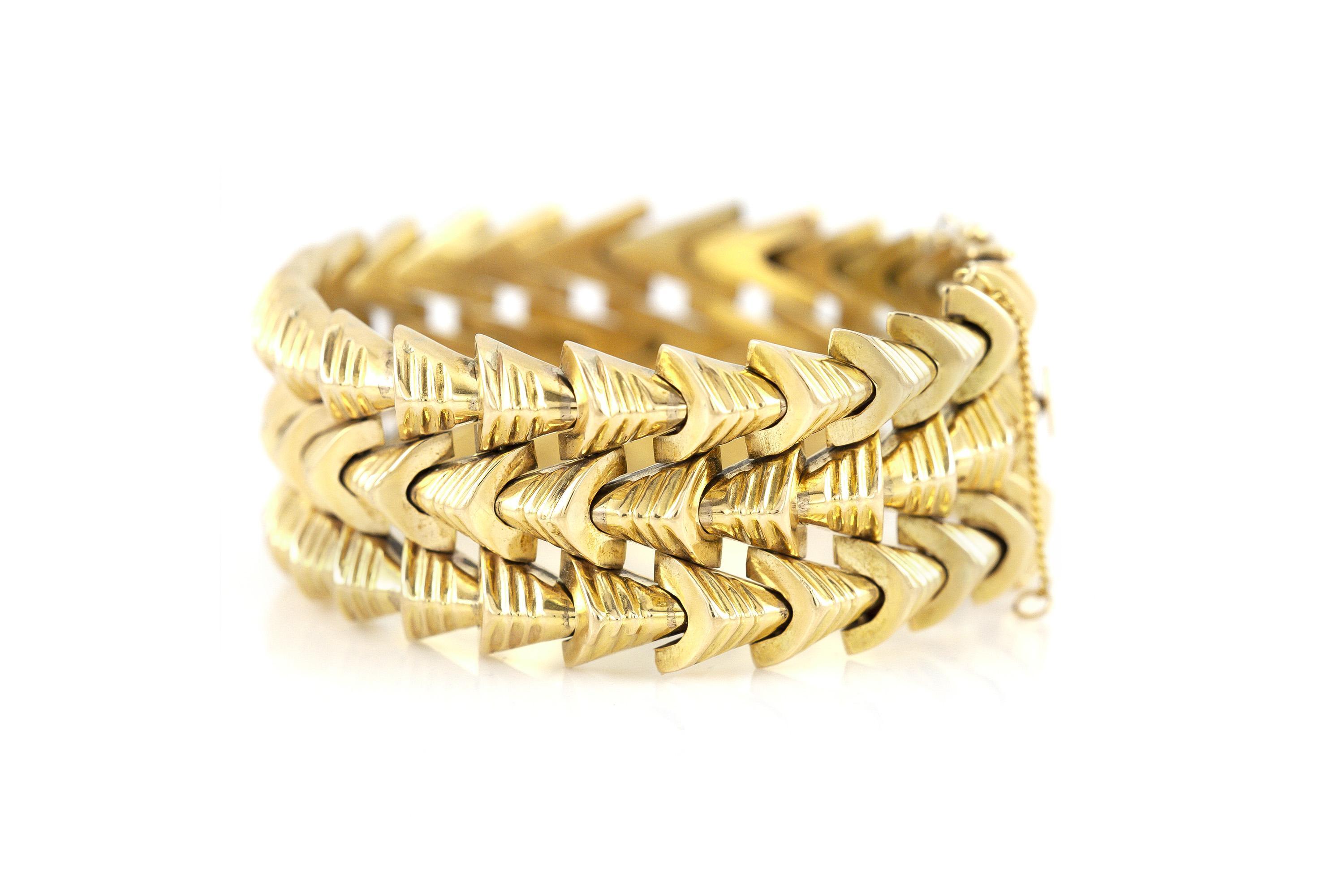 Women's Vintage 1940s Rose Gold Triangle Link Bracelet For Sale