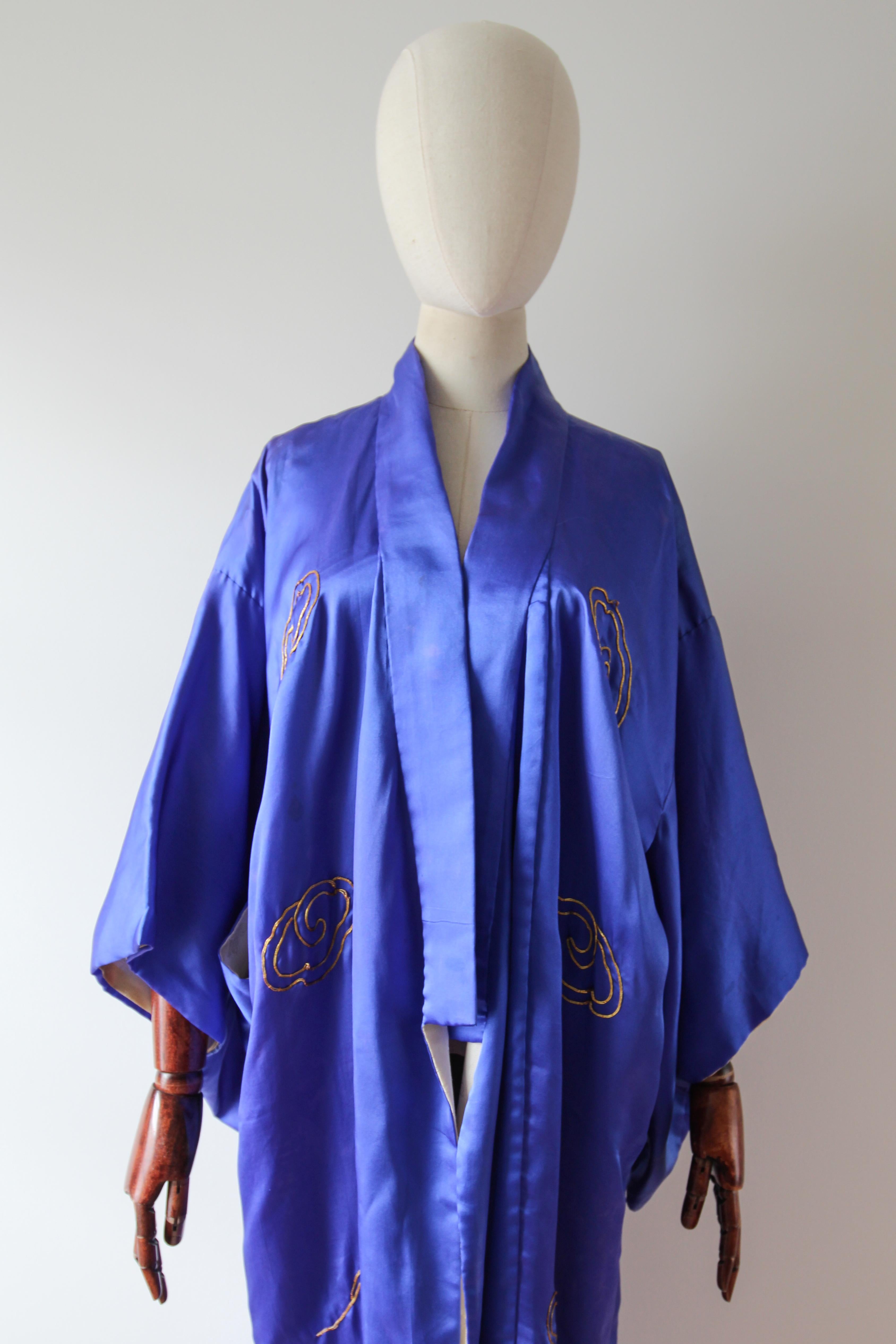 vintage 1940's royal blue silk gold embroidered dragon kimono robe UK 10-14 In Good Condition In Cheltenham, GB