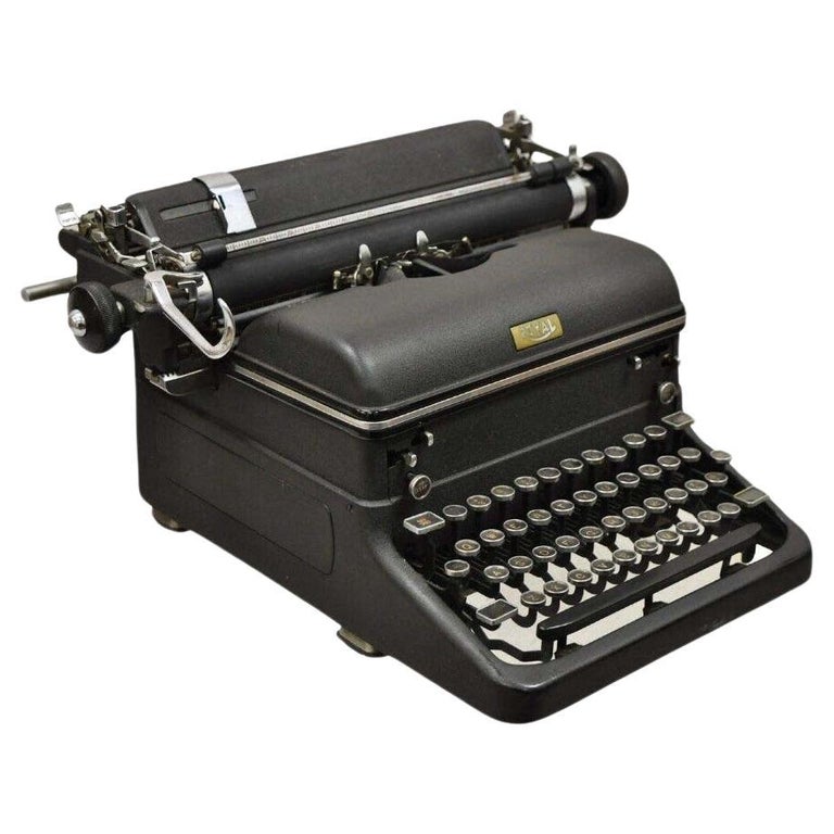 Macchina da scrivere vintage degli anni '40 Royal KMM Modello 2178000 Magic  Margin Touch Control in vendita su 1stDibs