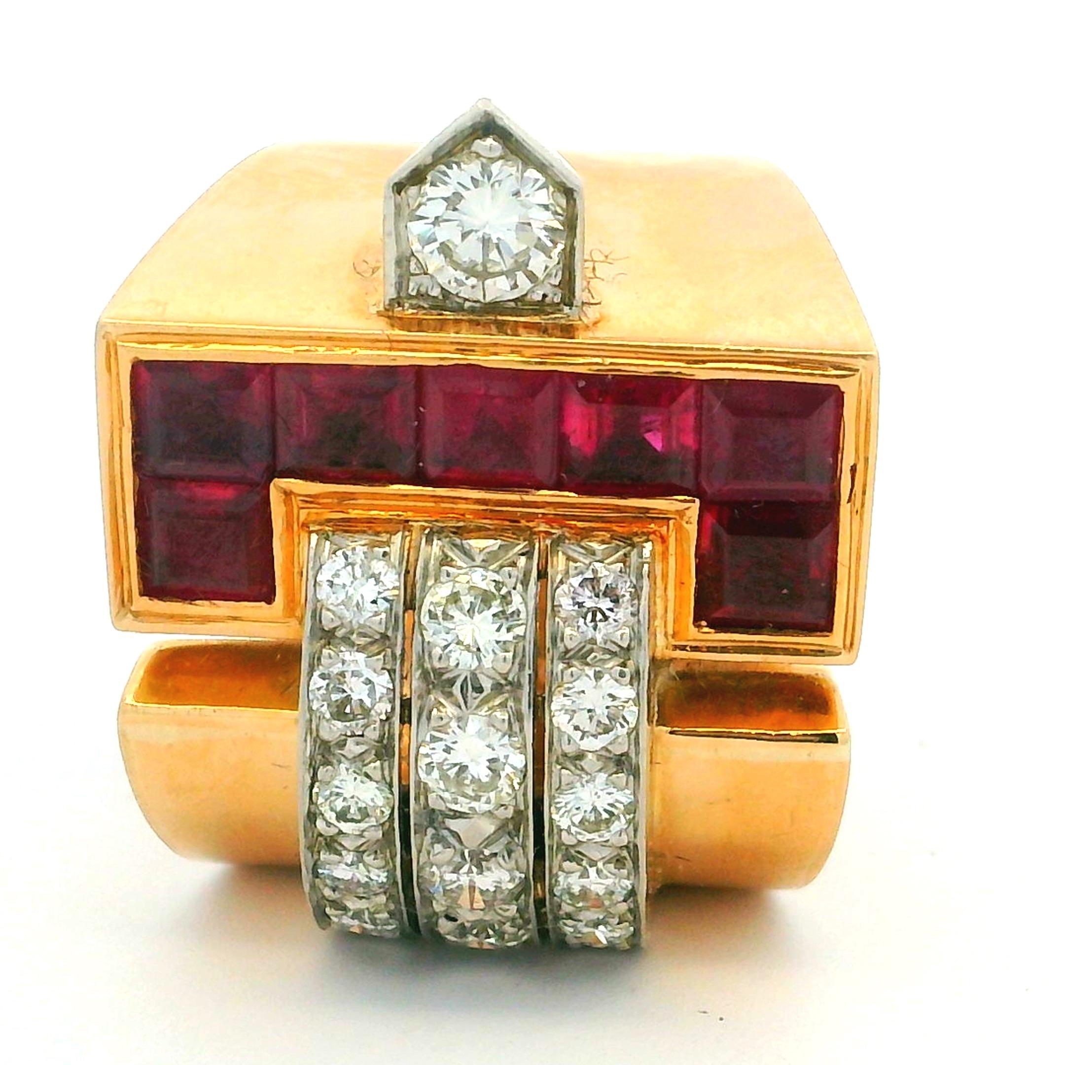 Vintage 1940s Ruby and Diamond Buckle Ring in 18K Yellow Gold - Art Deco Style en vente 5