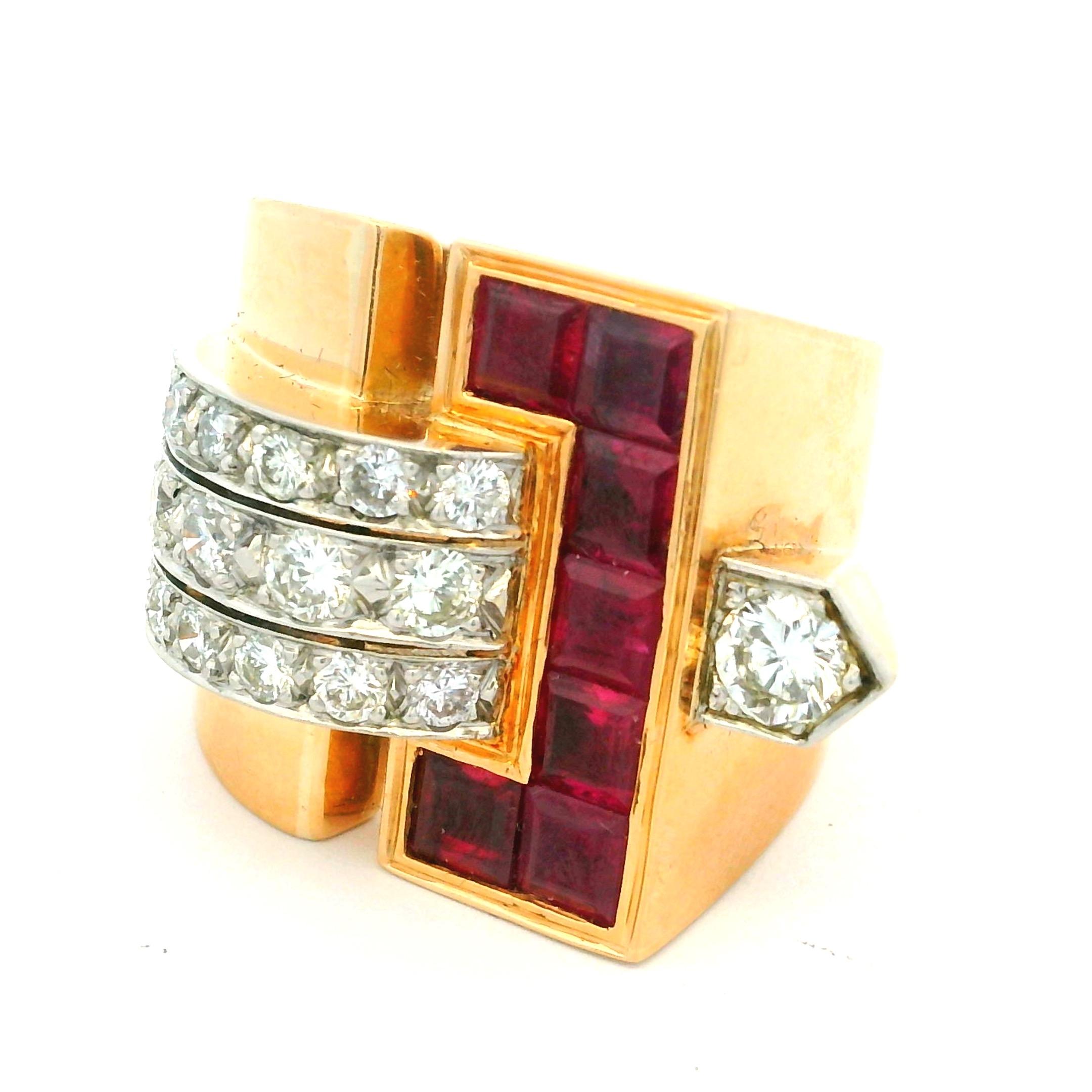 Vintage 1940s Ruby and Diamond Buckle Ring in 18K Yellow Gold - Art Deco Style en vente 2
