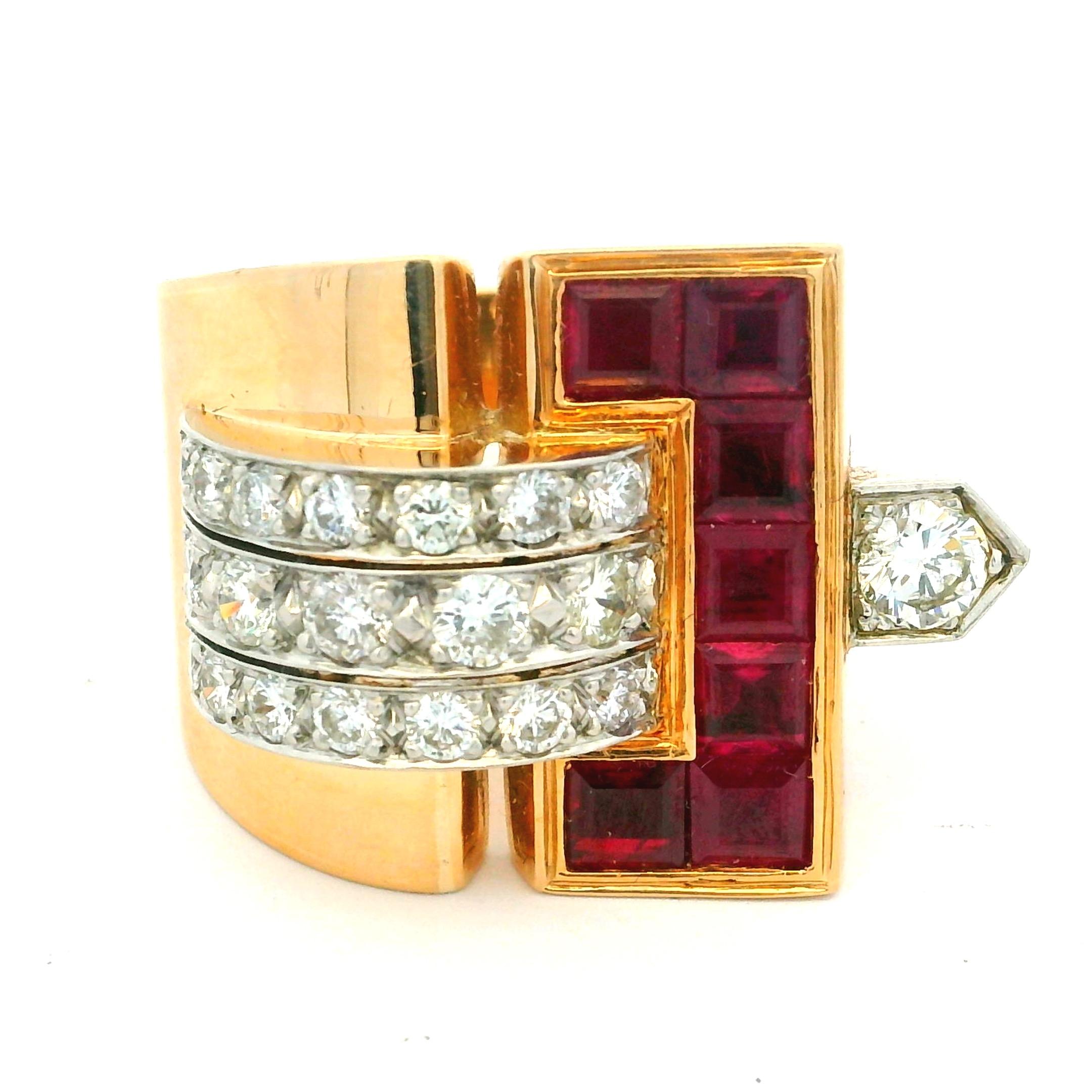 Vintage 1940s Ruby and Diamond Buckle Ring in 18K Yellow Gold - Art Deco Style en vente 3