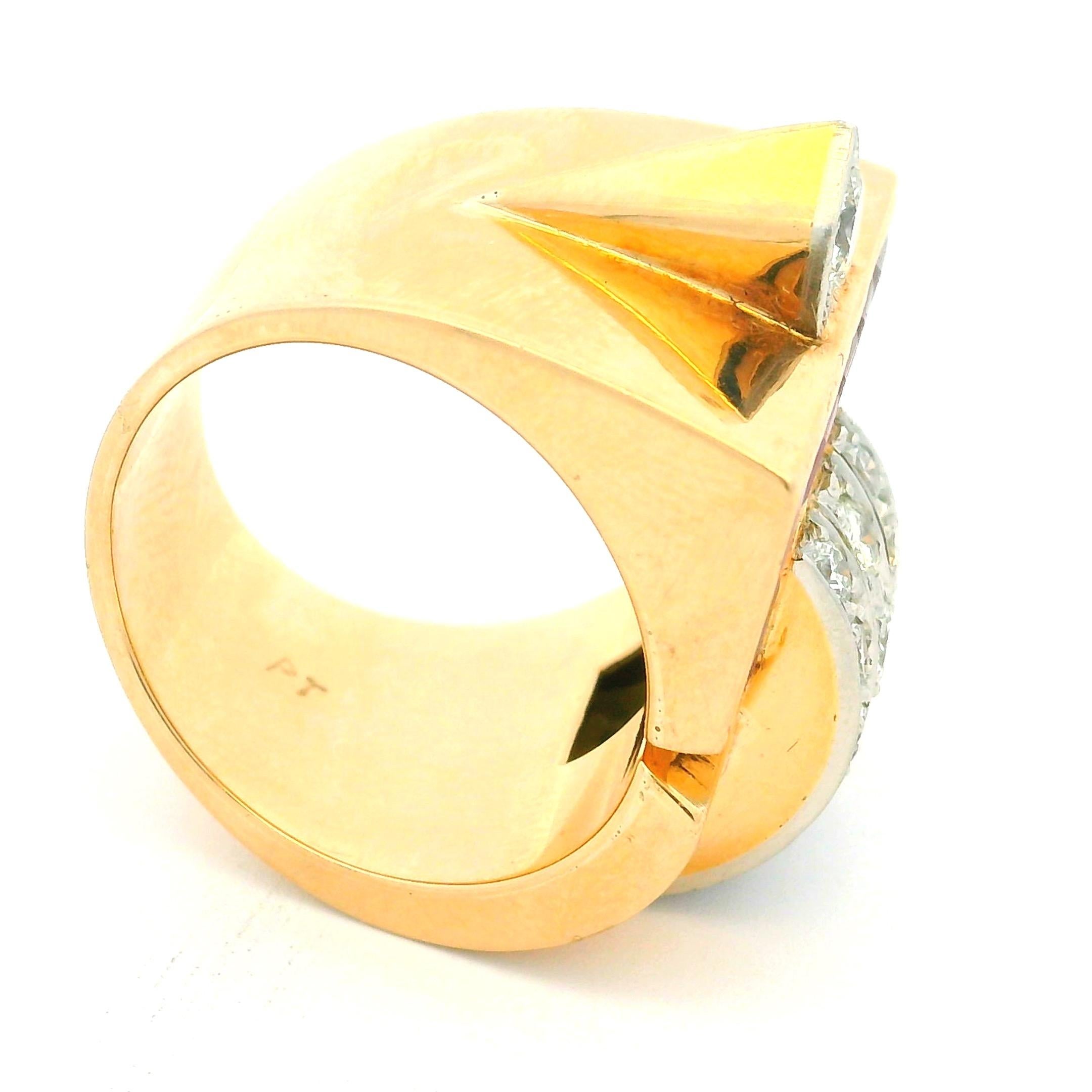 Vintage 1940s Ruby and Diamond Buckle Ring in 18K Yellow Gold - Art Deco Style en vente 4