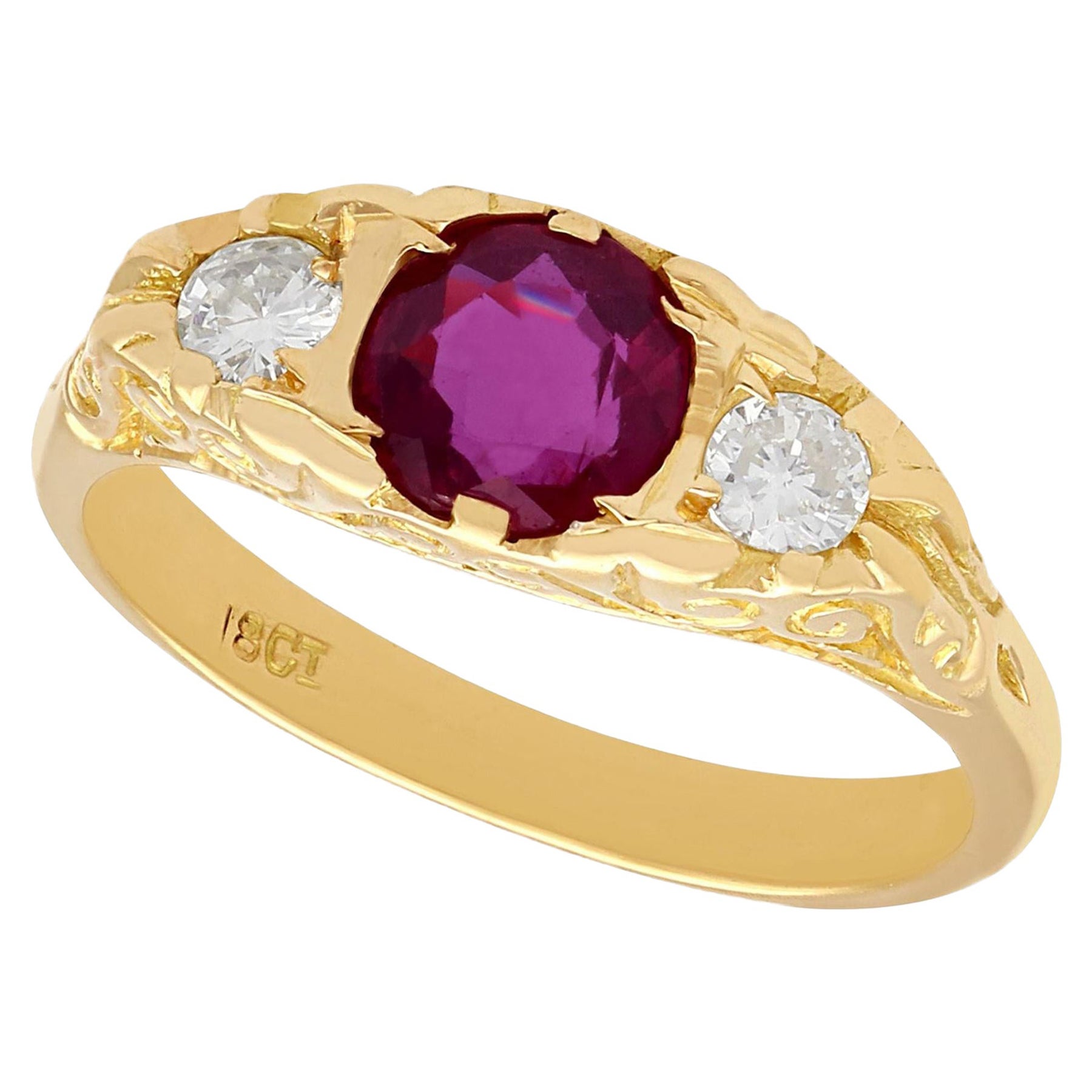 Bague cocktail vintage des années 1940 en or jaune, rubis et diamants