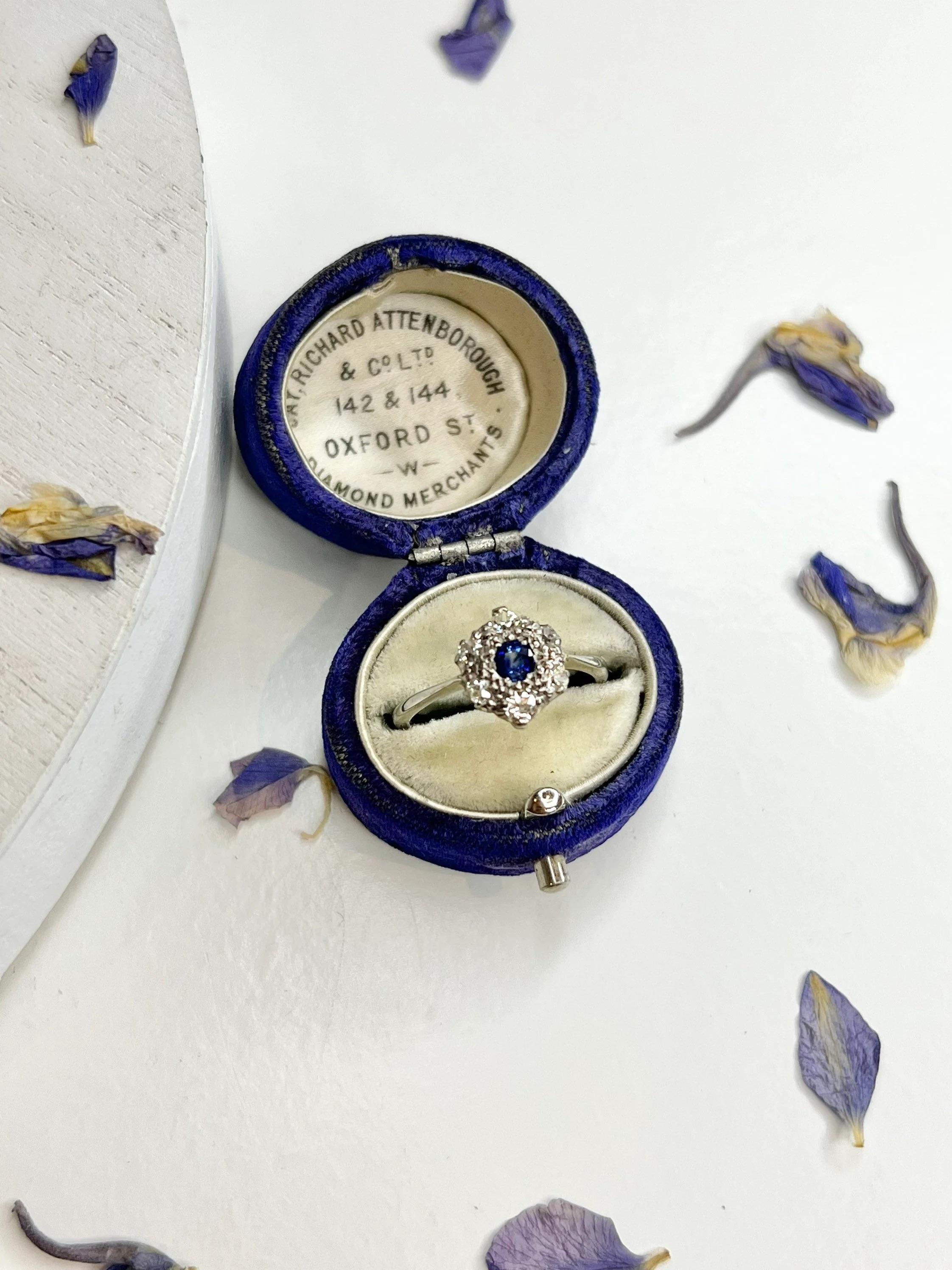 Women's or Men's Vintage 1940’s Sapphire & Diamond Daisy Ring For Sale