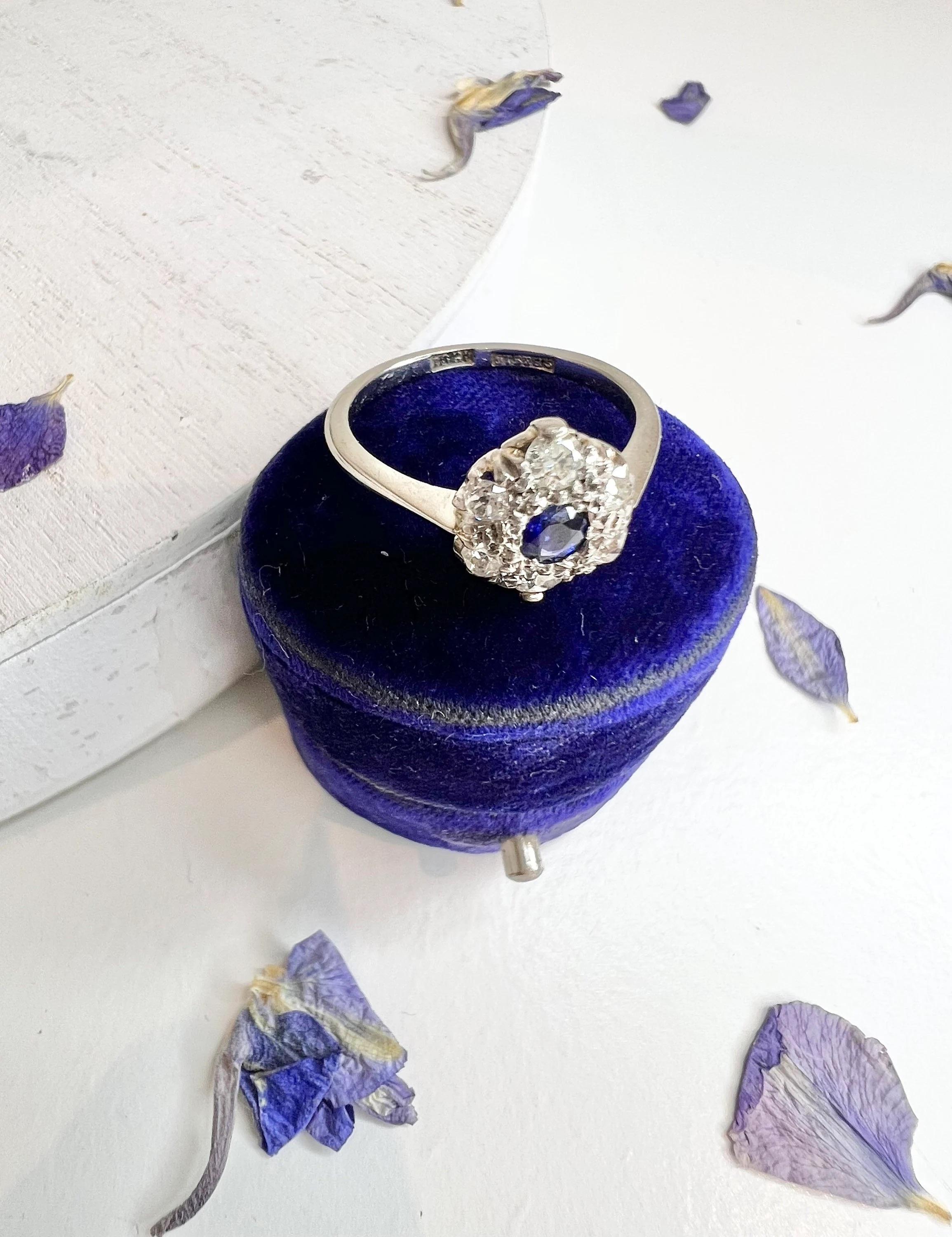 Vintage 1940’s Sapphire & Diamond Daisy Ring For Sale 3