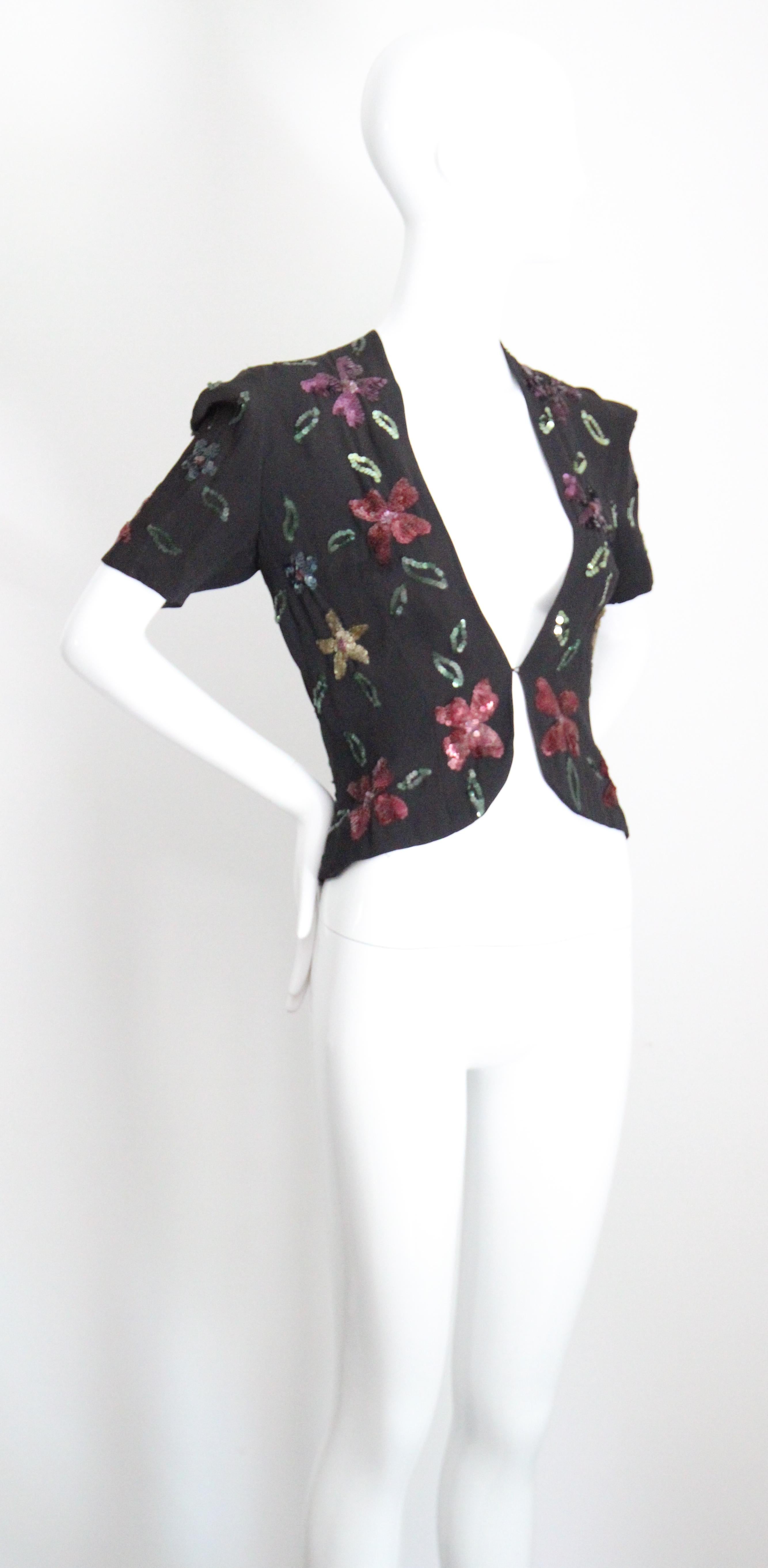 Vintage 1940's sequin jacket 1940s floral sequin black blazer UK 8-10 US 4-6 In Good Condition For Sale In Cheltenham, GB
