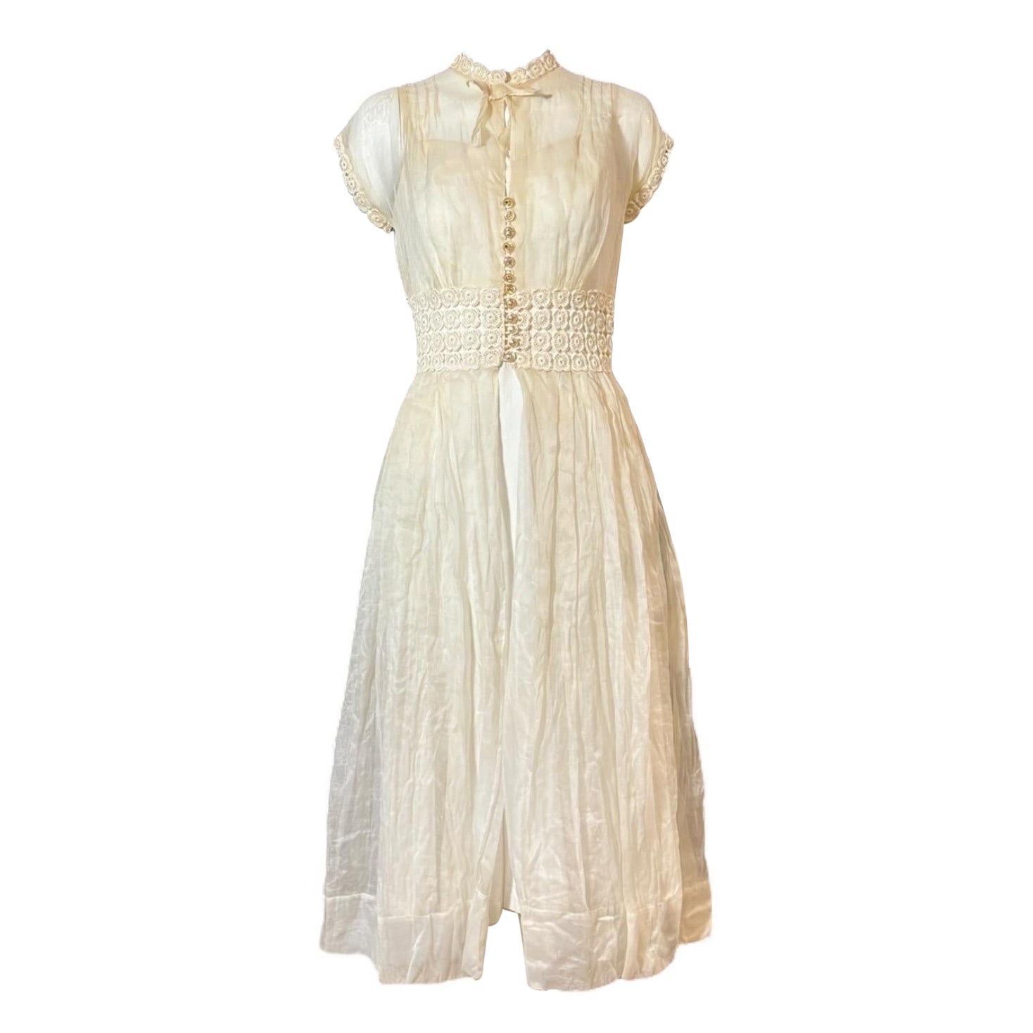 Vintage 1940s Robe en organza ivoire transparent avec taille en crochet et boutons en lucite