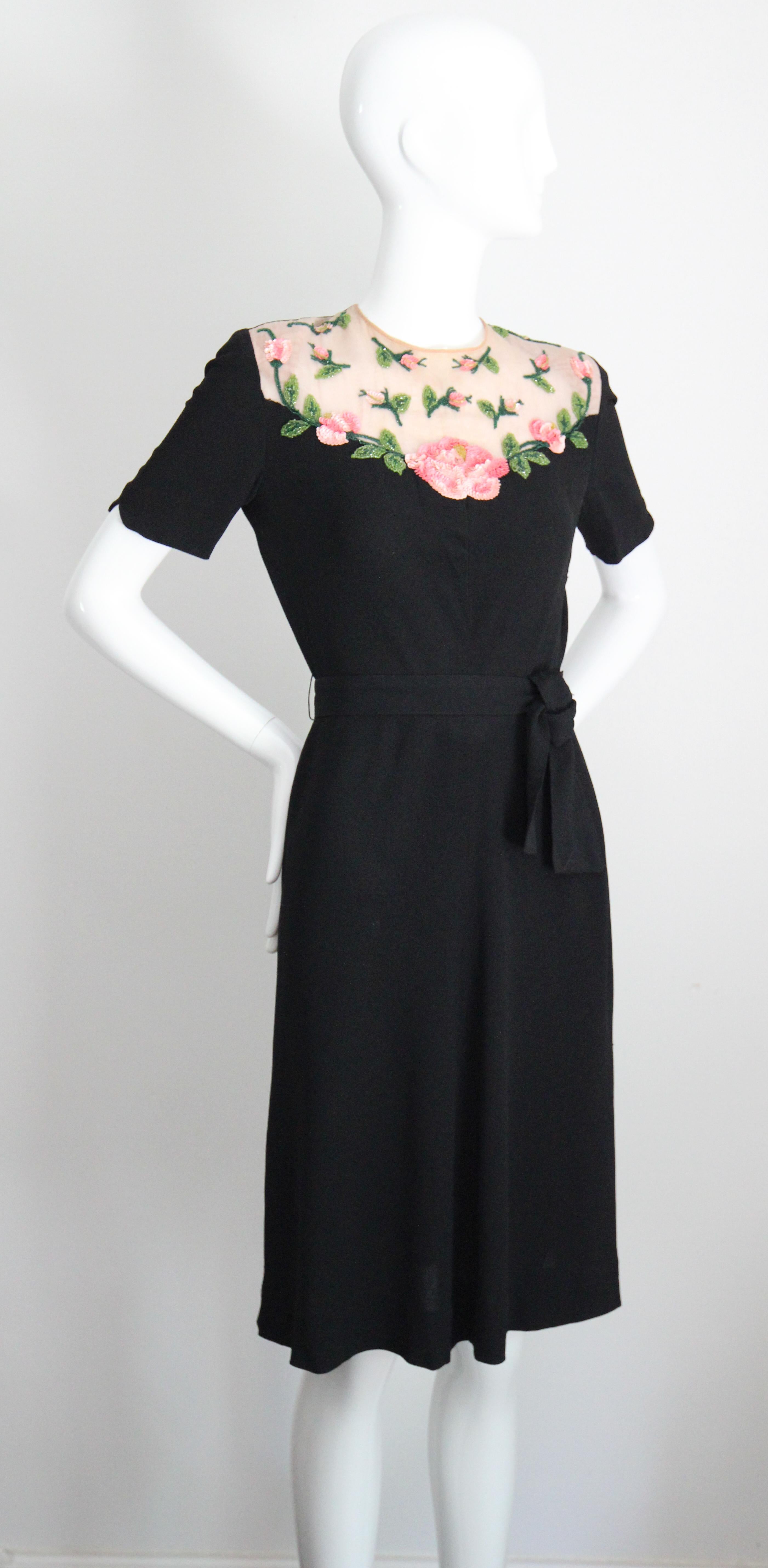 Vintage 1940's Seidenkleid Illusionsausschnitt Rose Paillettenkleid UK 8-10 US 4-6 Damen im Angebot