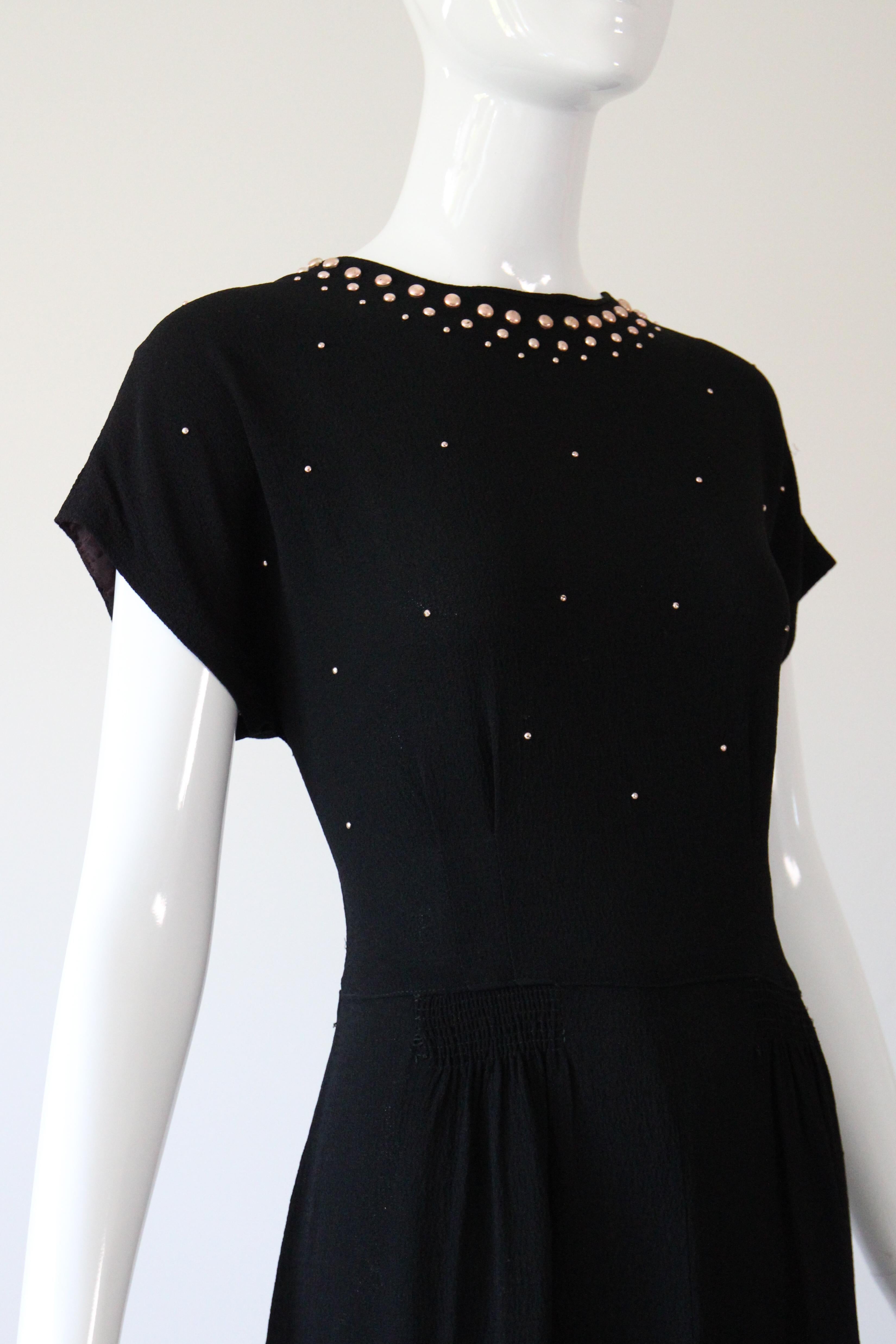 Vintage 1940's Seidenkleid Rose Gold Nieten Crepe Seidenkleid Schwarz UK 12 US 8 im Angebot 1