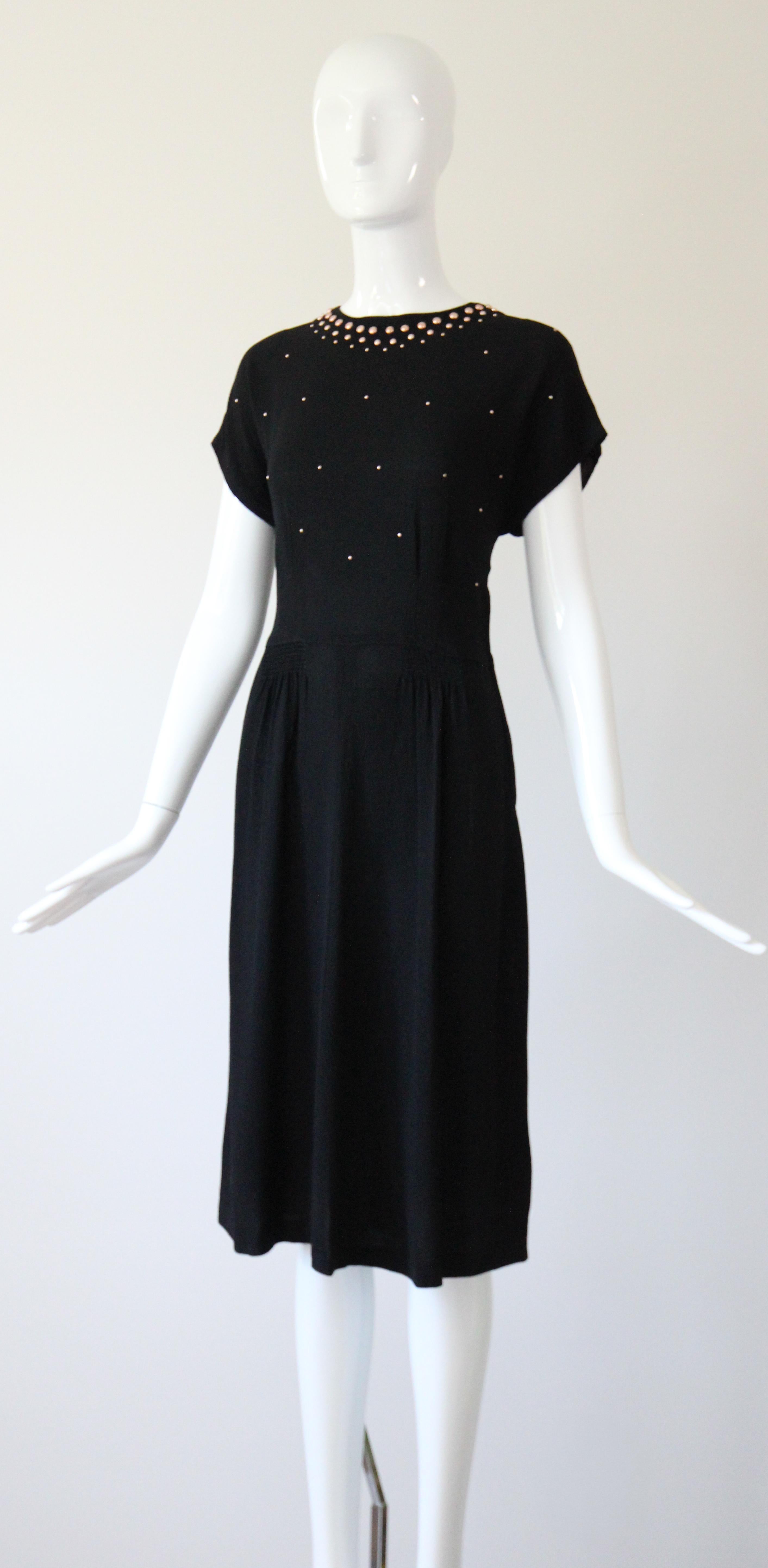 Vintage 1940's Seidenkleid Rose Gold Nieten Crepe Seidenkleid Schwarz UK 12 US 8 im Angebot 2