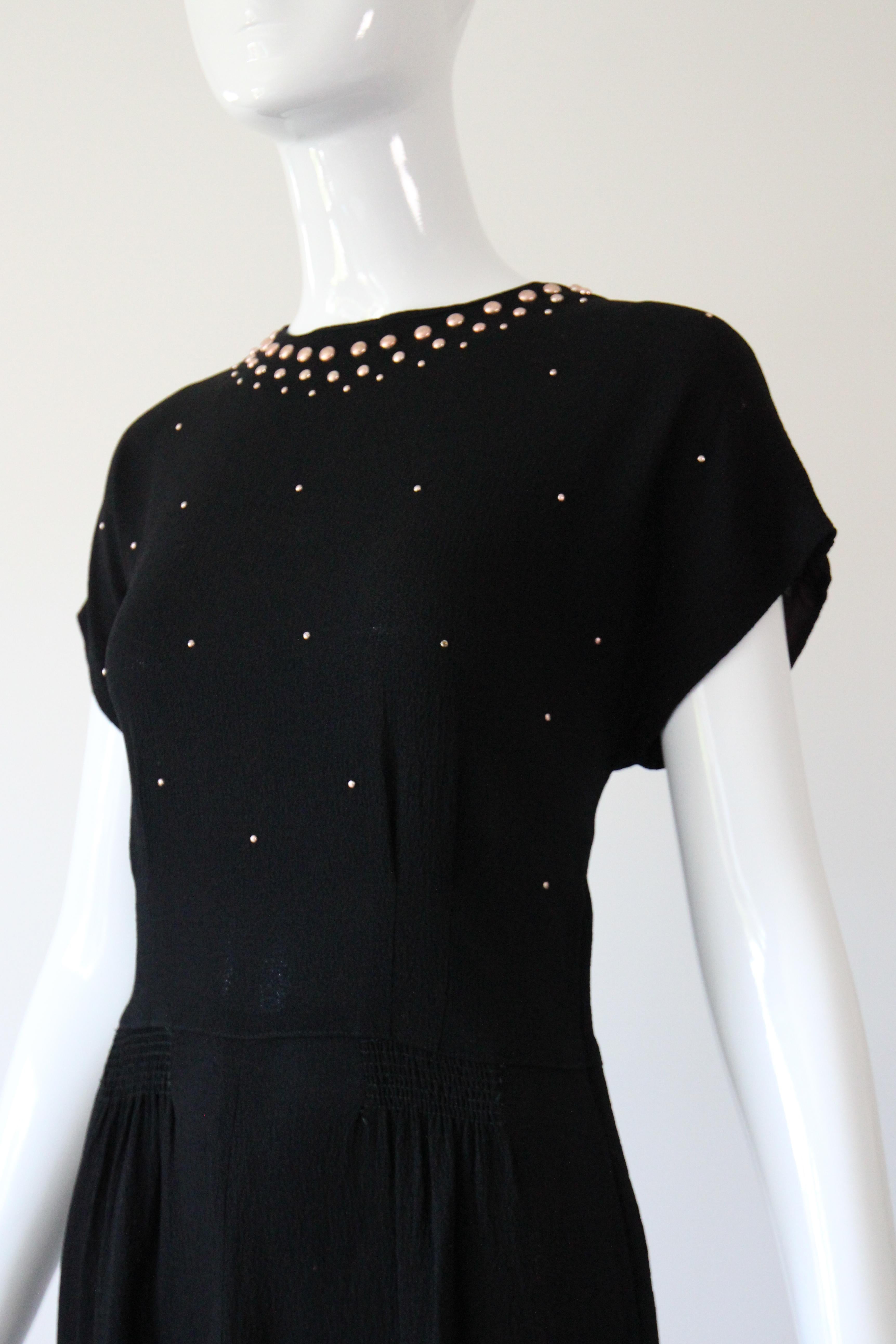 Vintage 1940's Seidenkleid Rose Gold Nieten Crepe Seidenkleid Schwarz UK 12 US 8 im Angebot 3